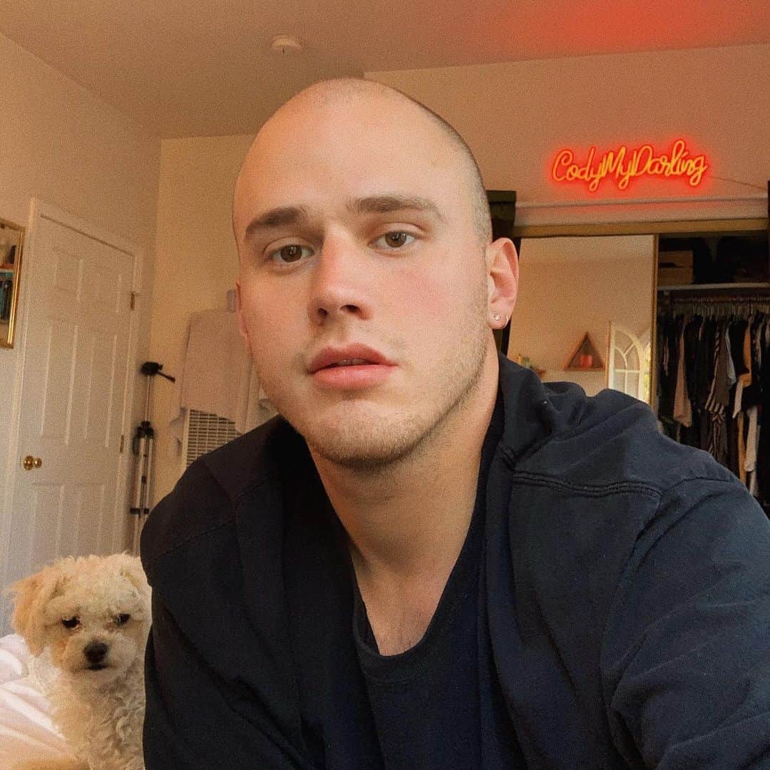 ブランドン・シェイアのインスタグラム：「Just Ardi & I checking in, how ya doing? We are holding in there, I’m making music as much as I can & tryna not let anything get to my head & Ardi’s doing GREAT... he loves that Cody & I are always home now. He does make this whole quarantine a lot easier though, love this little booger 🐶」