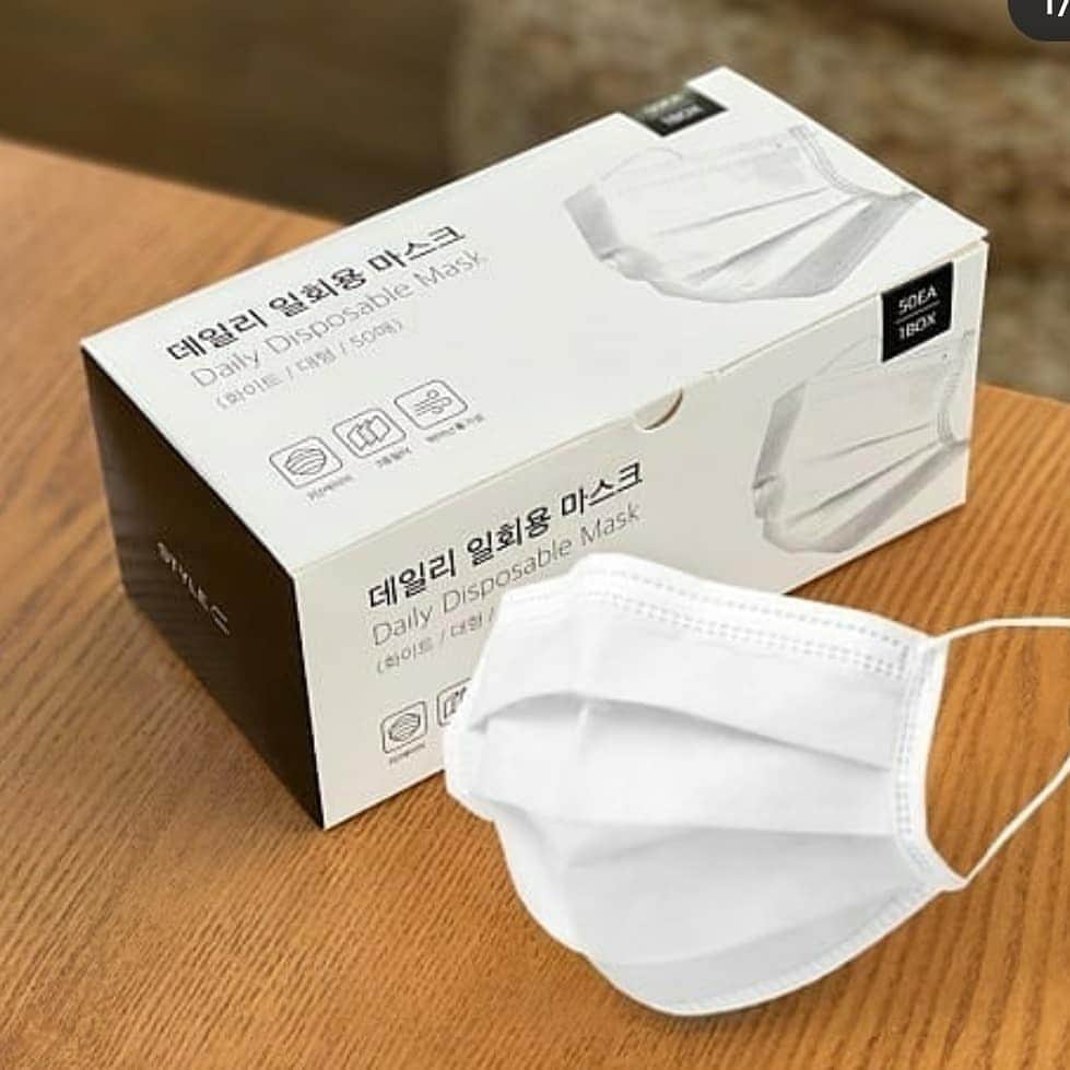 ソ・ユジンさんのインスタグラム写真 - (ソ・ユジンInstagram)「#대한사회복지회 와 함께 다가오는 어린이날 기획하고 있던 봉사활동과 행사를 취소하는 회의를 하며 마음이 참 무거웠어요... 전국아동보호시설과 한부모가정에 아직도 마스크지급이 어렵다는 소식을 듣고 #마스크 3만개를  기부하고 왔어요. 건강하게 잘 이겨내어서 밝은 모습으로 다시 만날 수 있기를 !! ♡  어제 함께해주신 #스타일c #하루한장마스크 고맙습니다~」4月14日 10時37分 - yujin_so