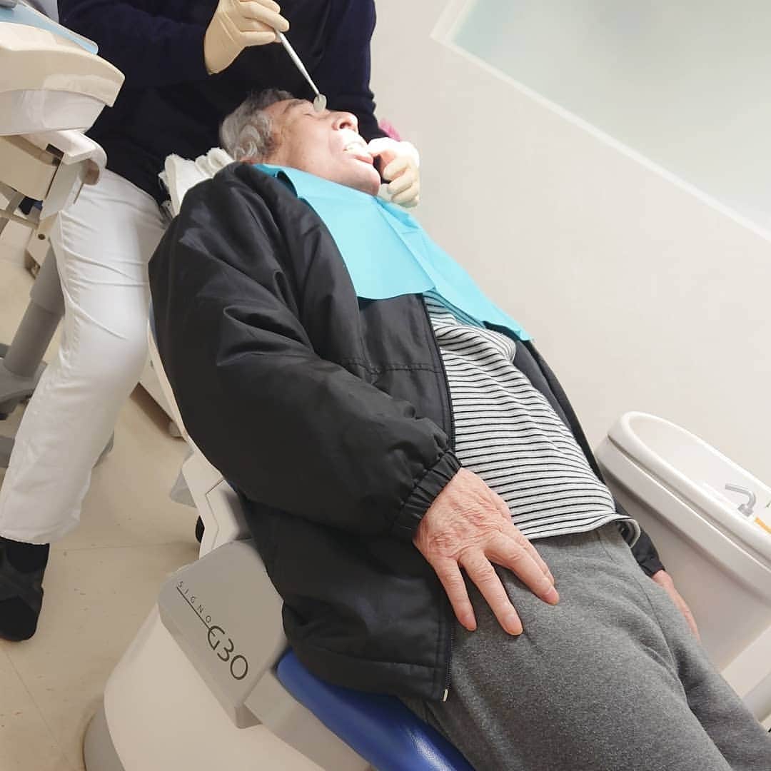 KAORUさんのインスタグラム写真 - (KAORUInstagram)「お父さん、歯医者のお時間です！ ここまで歩いてきたー♪ 頑張ったー(*^^*) #Marvelouspro  #お父さん #歯医者 #歩いた #介護生活」4月14日 10時47分 - yukisaku_88