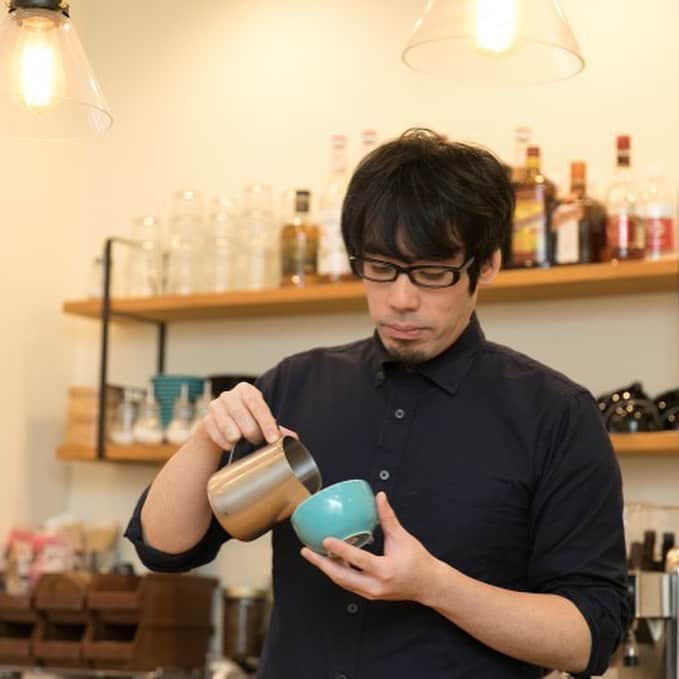 神戸製菓専門学校（公式）さんのインスタグラム写真 - (神戸製菓専門学校（公式）Instagram)「🌈卒業生紹介🌈 #六甲 の坂道にある café de assietteで #カフェ経営者 として活躍している #神戸製菓専門学校 の卒業生 「#ラテアート も好評で、お客様にいろいろ楽しんでいただきたい、トータルでおもてなしをしたいという思いをカタチにしました。」 ２０２１年度入学案内には永井さんの他にも多くの卒業生を紹介しています。 ２０２１年度入学案内の資料請求はこちら→https://secure.kobeseika.ac.jp/form/shiryo/  ブログでも詳しく紹介していますので、ぜひご覧ください😄  #神戸製菓卒業生  #カフェ  #cafe  #cafedeassiette #カフェ経営  #カフェ巡り  #カフェ好きな人と繋がりたい  #カフェスタグラム  #おうち時間  #おうちカフェ  #神戸 #三ノ宮 #pattistagram2020」4月14日 10時47分 - kobeseika_info