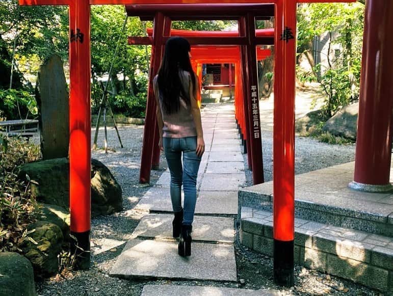 松田ゆう姫さんのインスタグラム写真 - (松田ゆう姫Instagram)「早く旅行行きたいな～ 次は島に行きたい  大自然好き好き、パワーもらえるからパワースポット調べとこ  この時の旅行 箱根→熱海→場面で西伊豆 西伊豆滞在が長くいつも通りお友達にお世話になりました！  Instagramは素敵な写真感じれるから好き、今のTwitterネガティブオーラ満載のイイネとかUPしてる人多くて草←草がどうしても使いたかった、皆使ってるから今さら使う笑笑笑  #箱根 #箱根ガラスの森美術館 #旅館 #星のあかり #檜 #露天風呂 #露天風呂付き客室 #温泉 #熱海 #来宮神社 #パワースポット #游姫 #hakone #onsen #rotenburo #travelgram #museum #shrine #atami #kinomiyajinja #powerspot #natural #japanesegirl #memories #travelmemories」4月14日 11時32分 - yu________k1