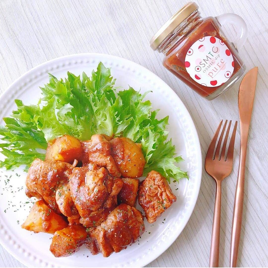 ＯＳＭＩＣ【オスミックトマト公式】さんのインスタグラム写真 - (ＯＳＭＩＣ【オスミックトマト公式】Instagram)「みなさん、 #おうちじかん はどのようにお過ごしですか？😊﻿ ﻿ 本日は【OSMIC dip pure】の活用法で﻿ @hikariko.04 さんのレシピをご紹介🍅﻿ ﻿﻿ OSMIC dip pureを使った、﻿﻿ 鶏肉とじゃがいものトマト煮込み🥔﻿﻿ ﻿﻿ dipでひと手間加えてコクもUP↗️﻿ ご飯にもパンにも合いそうな一品ですね✨﻿﻿ ﻿ 📋お知らせ﻿ OSMIC dip pureは﻿ 4/10(金)より半額の￥1080で販売中！﻿ 「オスミック市場」よりお買い求めいただけます♪﻿ ﻿ どんなお料理にも万能なOSMIC dip pure、﻿ ぜひお試しください😊﻿ ﻿ #トマト煮込み #トマト煮 #オスミックトマト #オスミック #OSMIC #鶏肉料理 #トマト料理 #おうちごはん #おうちごはんlover #家ごはん #おうちごはん通信 #おうち時間」4月14日 12時02分 - osmic_jp