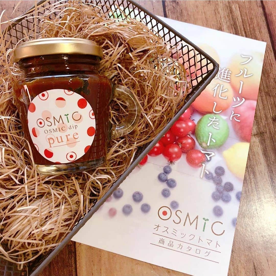 ＯＳＭＩＣ【オスミックトマト公式】さんのインスタグラム写真 - (ＯＳＭＩＣ【オスミックトマト公式】Instagram)「みなさん、 #おうちじかん はどのようにお過ごしですか？😊﻿ ﻿ 本日は【OSMIC dip pure】の活用法で﻿ @hikariko.04 さんのレシピをご紹介🍅﻿ ﻿﻿ OSMIC dip pureを使った、﻿﻿ 鶏肉とじゃがいものトマト煮込み🥔﻿﻿ ﻿﻿ dipでひと手間加えてコクもUP↗️﻿ ご飯にもパンにも合いそうな一品ですね✨﻿﻿ ﻿ 📋お知らせ﻿ OSMIC dip pureは﻿ 4/10(金)より半額の￥1080で販売中！﻿ 「オスミック市場」よりお買い求めいただけます♪﻿ ﻿ どんなお料理にも万能なOSMIC dip pure、﻿ ぜひお試しください😊﻿ ﻿ #トマト煮込み #トマト煮 #オスミックトマト #オスミック #OSMIC #鶏肉料理 #トマト料理 #おうちごはん #おうちごはんlover #家ごはん #おうちごはん通信 #おうち時間」4月14日 12時02分 - osmic_jp