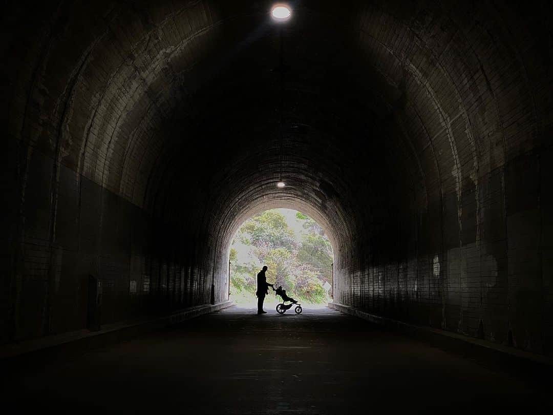 パトリック・J・アダムスのインスタグラム：「There is always light waiting at the end of the dark. Stay safe everyone.」