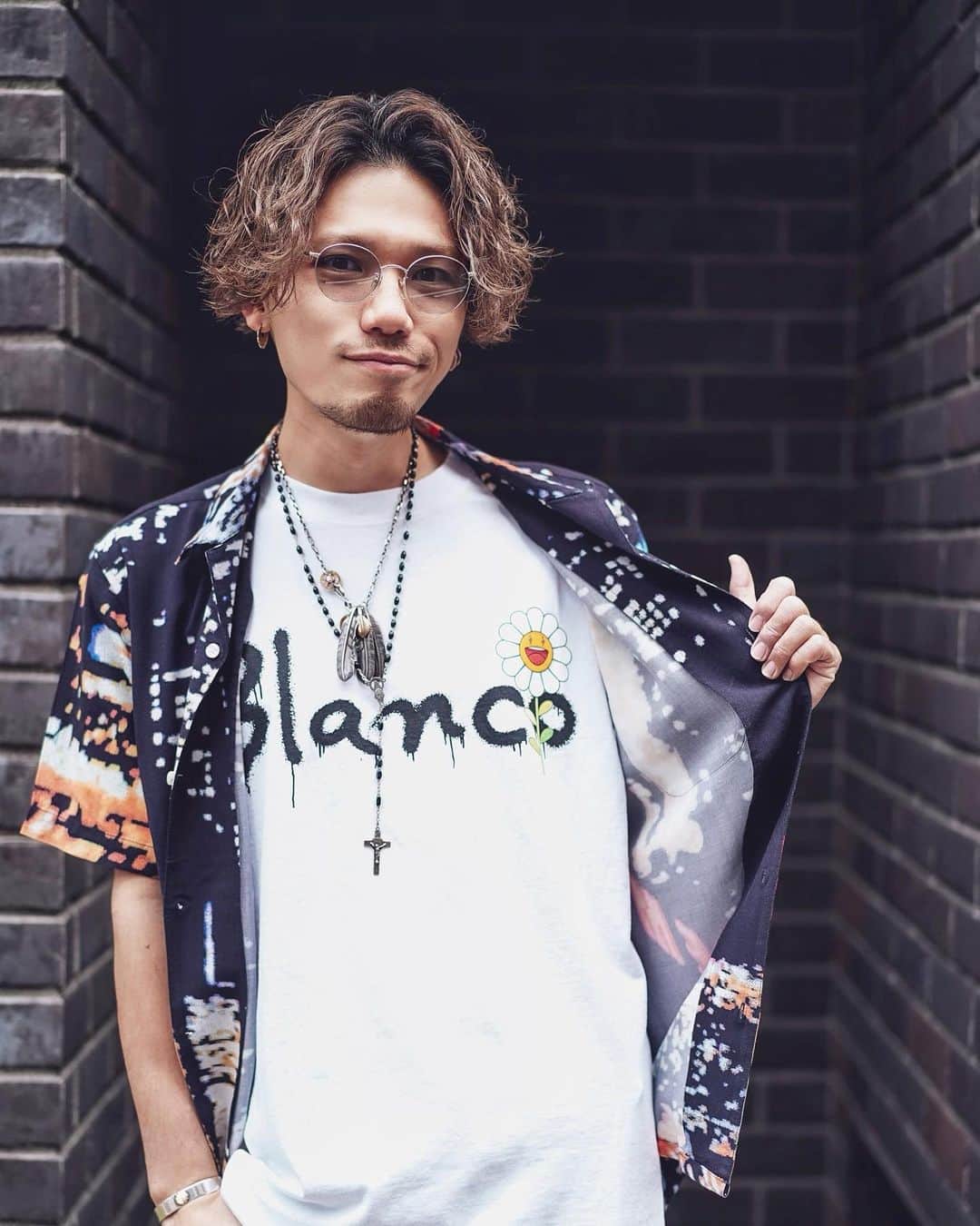 のインスタグラム：「. 数多くの方々に、質問をして頂きまして、 嬉しい限りでした🙇🏻‍♂️本当にありがとうございました🙏🏼 . これからも今自分に出来ることを、 一生懸命に取り組んでいきたいと思いますので、 何卒よろしくお願いいたします🌻🌻🌻 . #jbalvin #takashimurakami #OCEANTOKYOWEST #オーシャントーキョーウエスト #大阪美容師#出井直助」