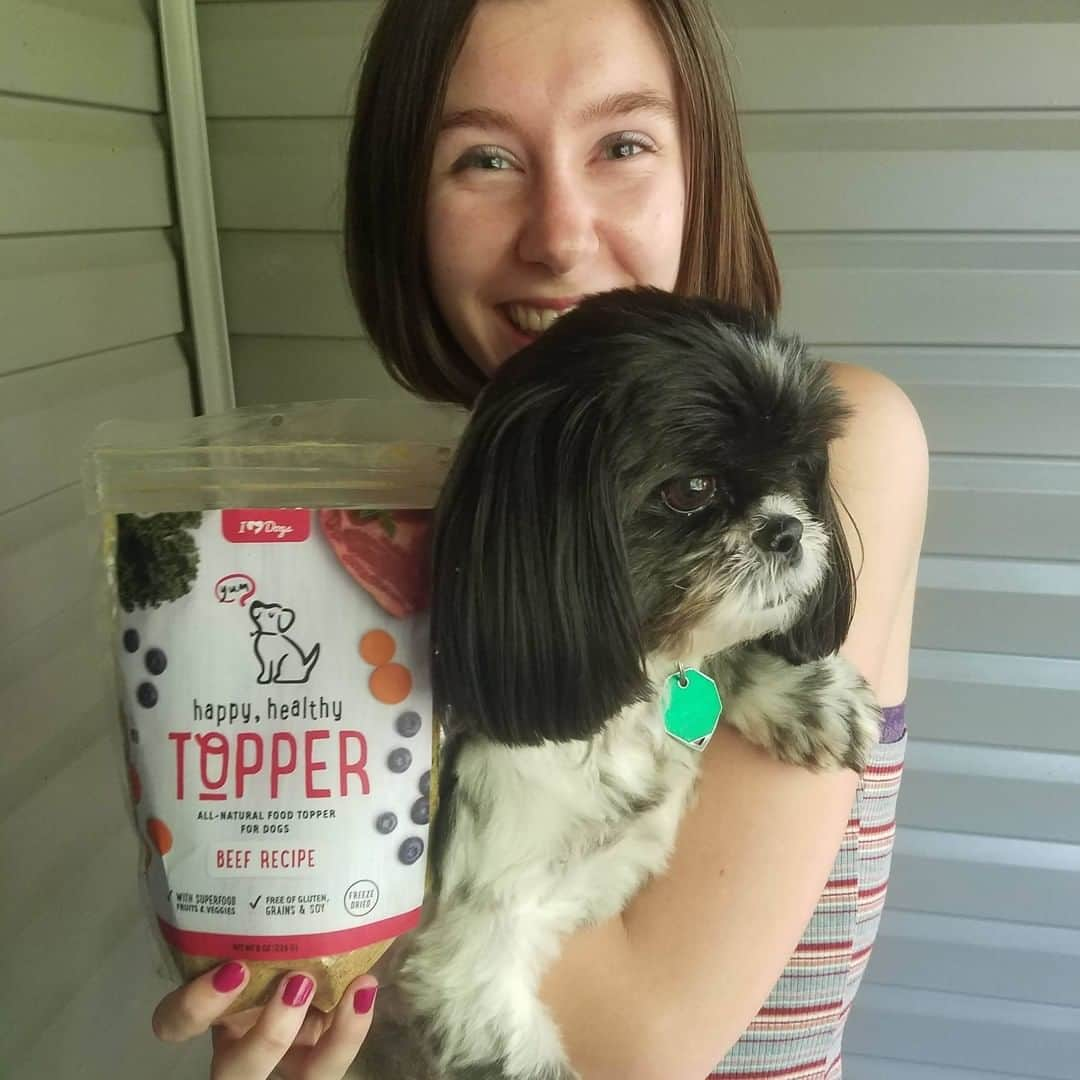 Animalsさんのインスタグラム写真 - (AnimalsInstagram)「Dogs were not meant to eat just kibble! Add nutrition and variety to your pup's food with our new Happy, Healthy ™ toppers! Packed with freeze dried raw chicken or beef, blueberries, carrots, kale, probiotics and collagen... it's the complete solution to boring every day food! (Link to learn more in @iheartdogscom bio. )」4月14日 12時50分 - iheartanmls