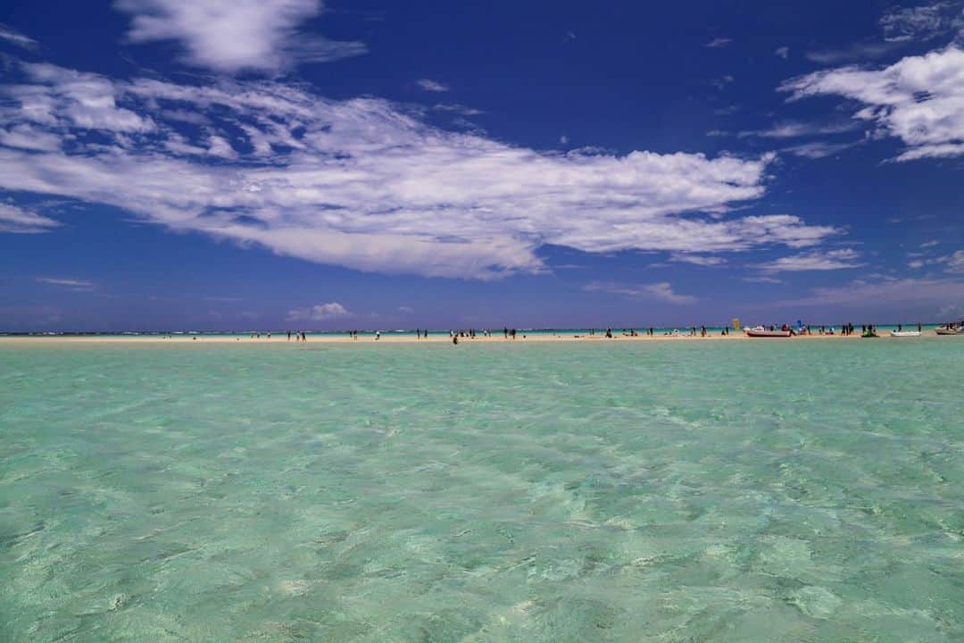 littleportelyさんのインスタグラム写真 - (littleportelyInstagram)「少しだけ現実逃避🥰 今年も行けたら良いな。 . #ヨロン島 #与論島  #ヨロンブルー . ツアーは サブローさん @kaizoku_yoron .  #travel#japan#instatrip#海#ビーチ#water_of_our_world#beach#sea#ocean#onebreath#divermag#lascuba#snorkeling#genic_beach#タビジョ#unknownjapan#スキンダイビング#沖縄#沖縄暮らし#沖縄生活#沖縄好きな人と繋がりたい#沖縄ライフ#沖縄移住#海好きな人と繋がりたい#海好き女子#海のある生活#海好き」4月14日 12時54分 - no_ocean_no_life