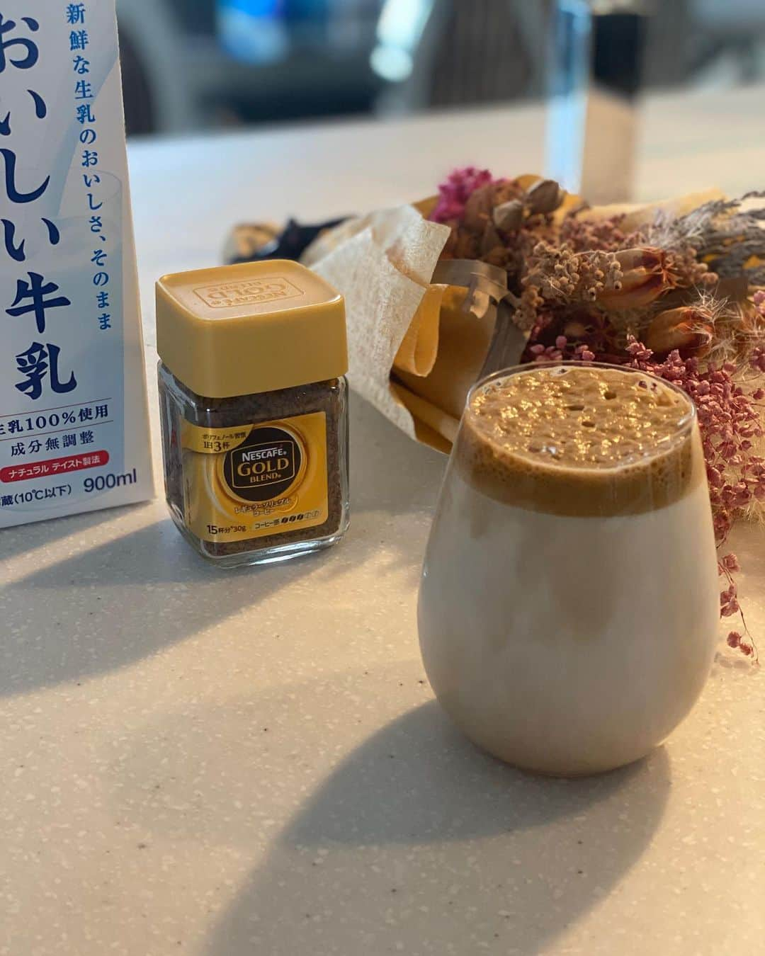 舟山久美子（くみっきー）さんのインスタグラム写真 - (舟山久美子（くみっきー）Instagram)「お家Cafe☕︎ . なんでも揃うことが当たり前だった日々に感謝ですね☺️ #stayhome  #ダルゴナコーヒー  #ちょっと失敗🤭」4月14日 13時07分 - kumikofunayama