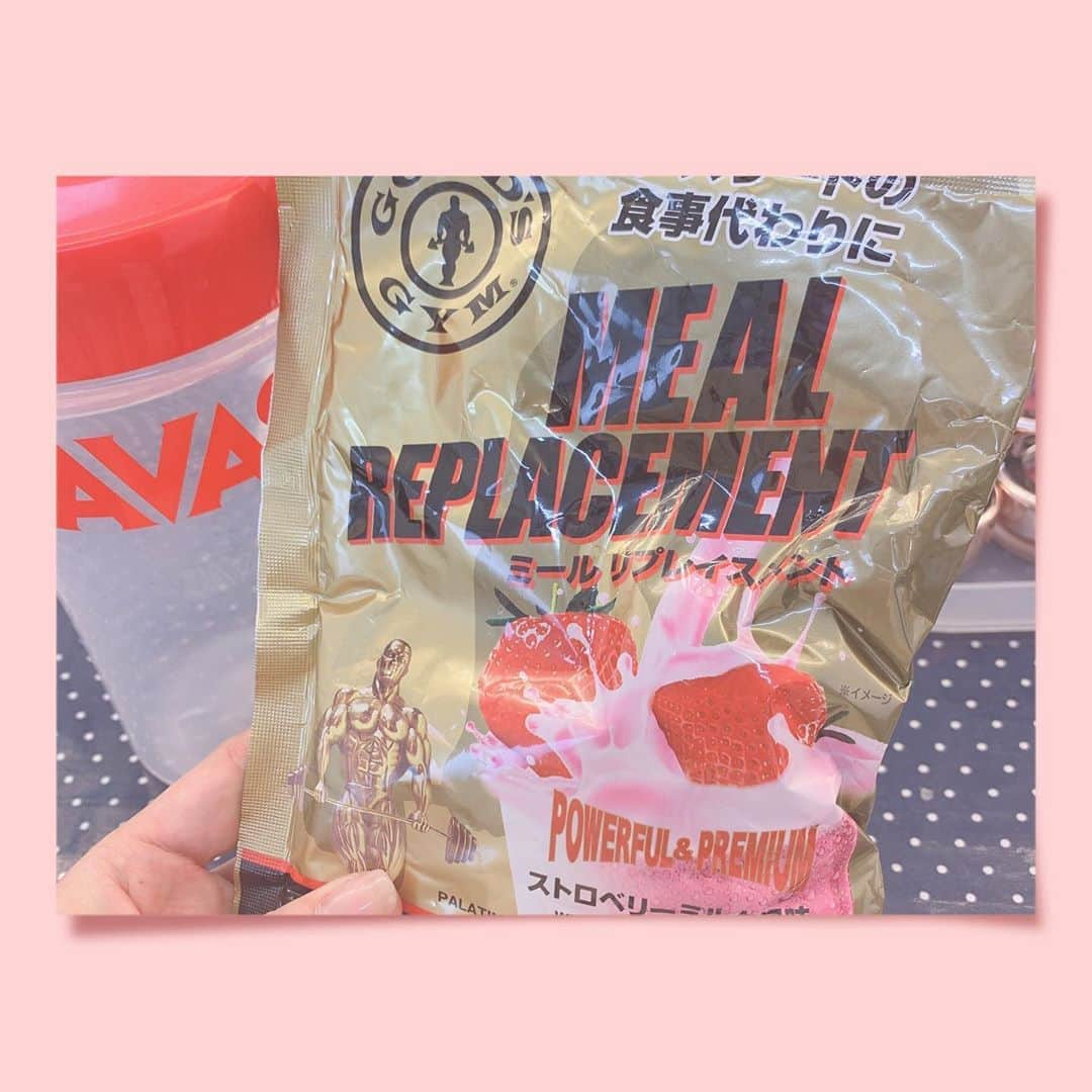 井口裕香さんのインスタグラム写真 - (井口裕香Instagram)「🥤 先日お話ししていた、ショーゴくんからのホワイトデーのお返しは、こちらっ💁🏻‍♀️🥤✨ いかちぃ😂体づくりに詳しいショーゴくんらしいです😂笑笑 アルバムの撮影のとき、朝ごはんとしていただきました〜おいしかった〜ありがとう〜😋🍓 ジャケ写諸々も発表になりましたし、これから少しずつ、アルバム制作のオフショットとかも載せていけたらいいなぁと思っています(＾ω＾) ♡  #unozero #unozeroの輪🙆🏻‍♀️🙆🏻🙆🏻‍♂️ #東京ホテイソン #東京ホテイソンショーゴくん #ミールリプレイスメント #clearlyなおはなし🧊」4月14日 13時19分 - ooo31_iguchiyuka_31ooo