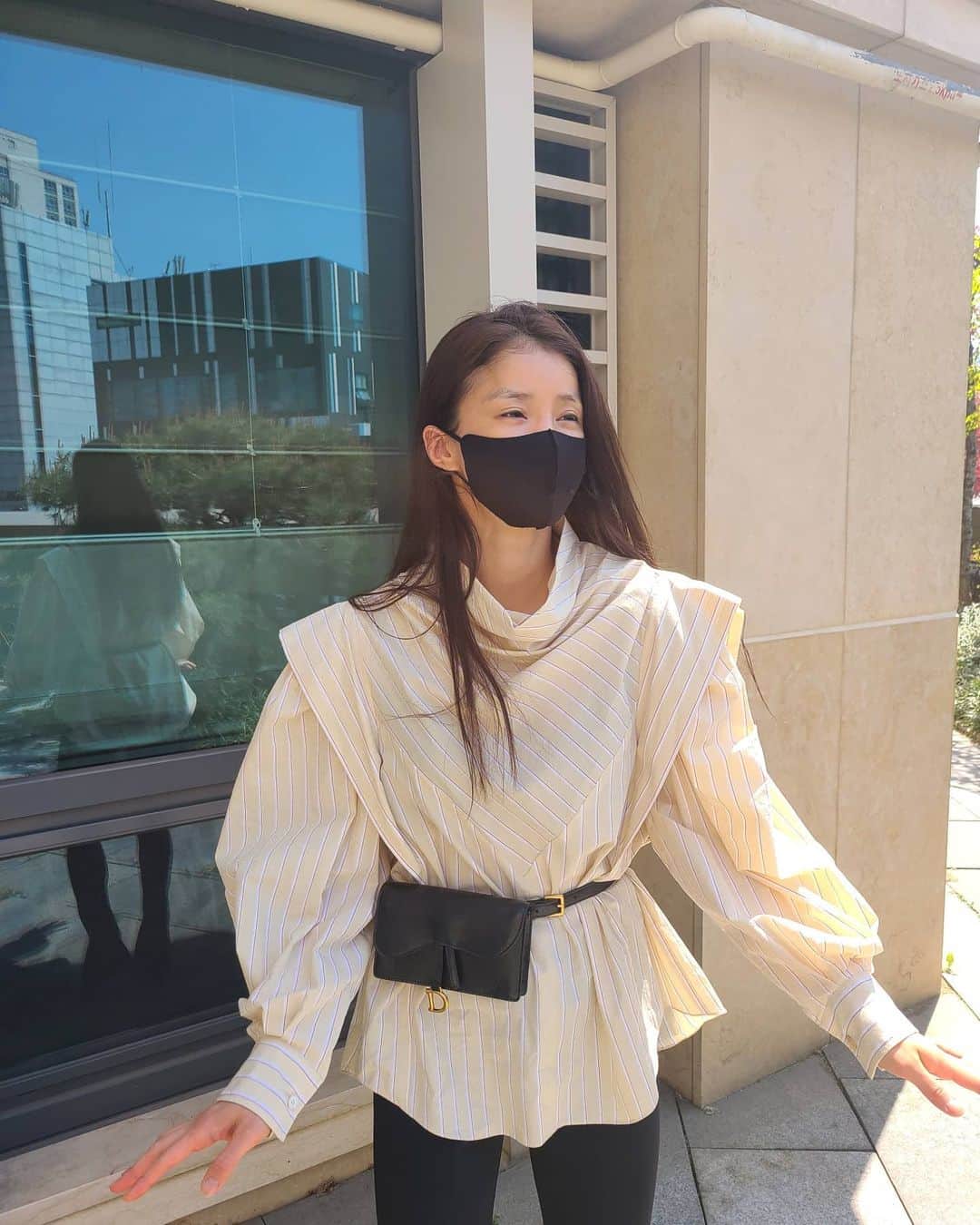 イ・シヨンさんのインスタグラム写真 - (イ・シヨンInstagram)「이제 우리드라마도 이번주면 막촬이다🥰 #끝까지화이팅🙌🏻 #sf8 #출근길👣」4月14日 13時39分 - leesiyoung38