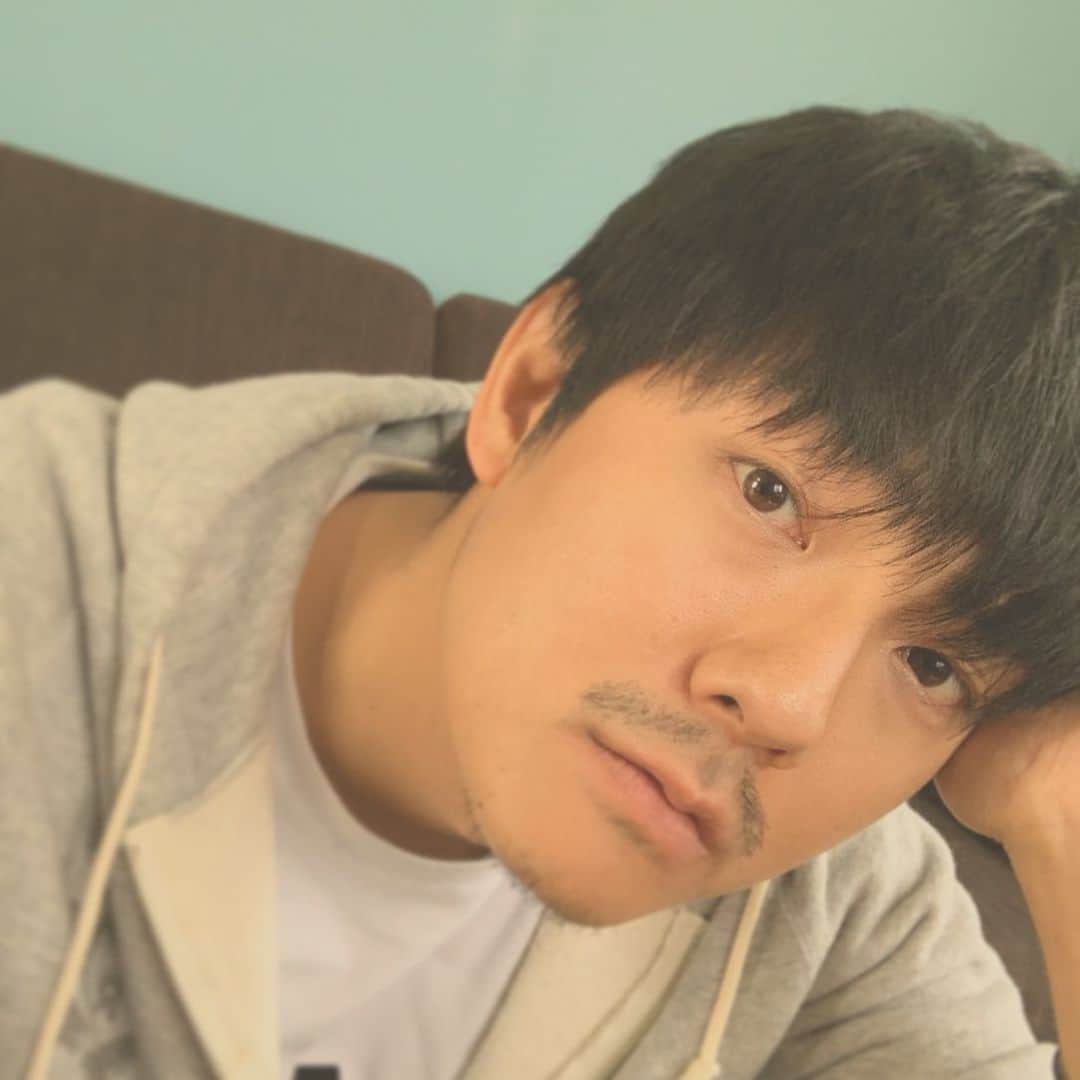 長田成哉のインスタグラム：「元気にやってまっせ。」