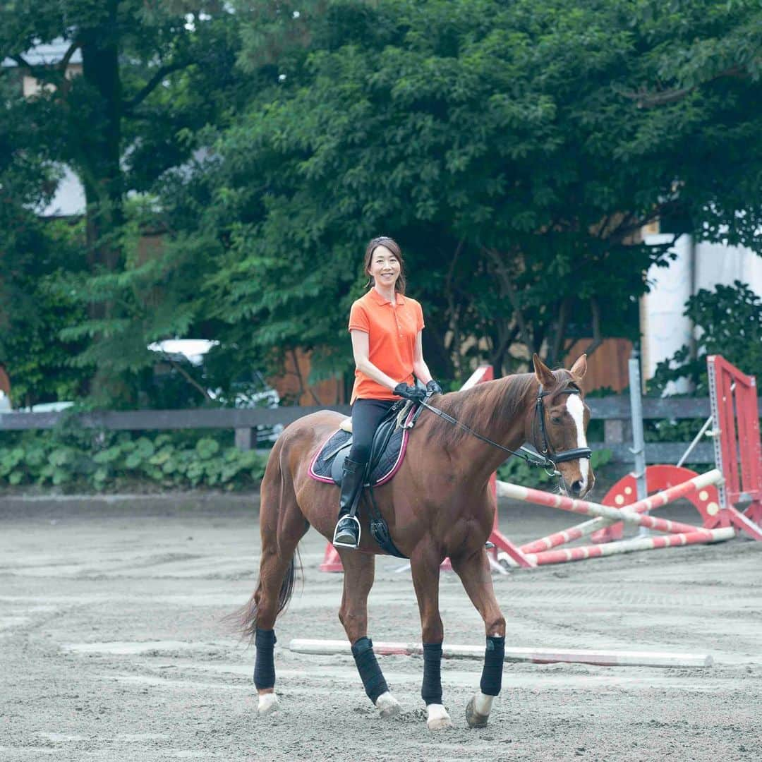 長野智子さんのインスタグラム写真 - (長野智子Instagram)「2年前の写真。 早く馬乗りたいなあ。。🐎 #tb #やりたいこと妄想しながら外出自粛 #乗馬」4月14日 14時18分 - naganotomoko