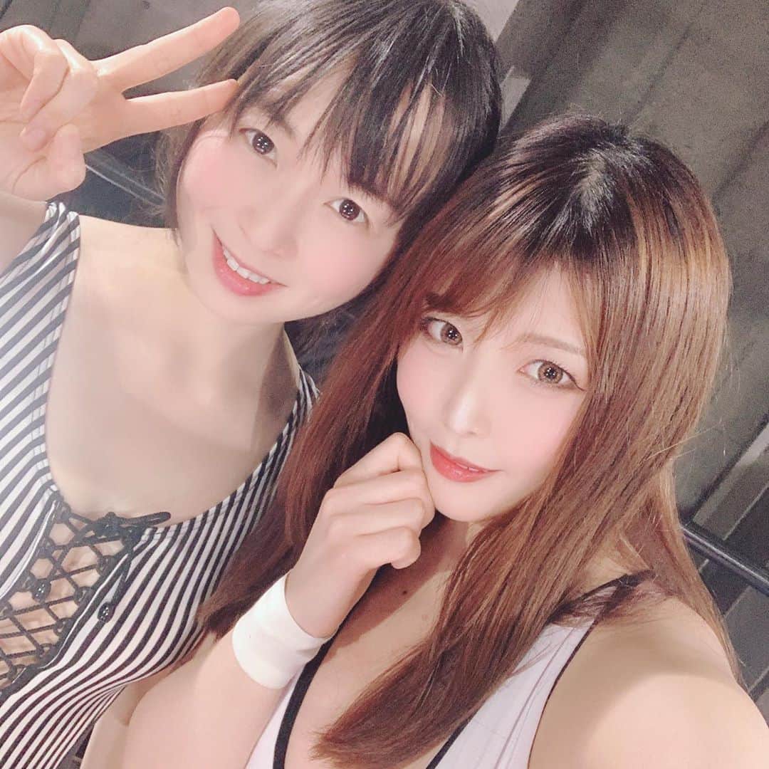 新村あかりのインスタグラム：「羽田希さん（元 羽月希さん）とキャットファイトで共演させていただきました！尊いです🥺  #キャットファイト」