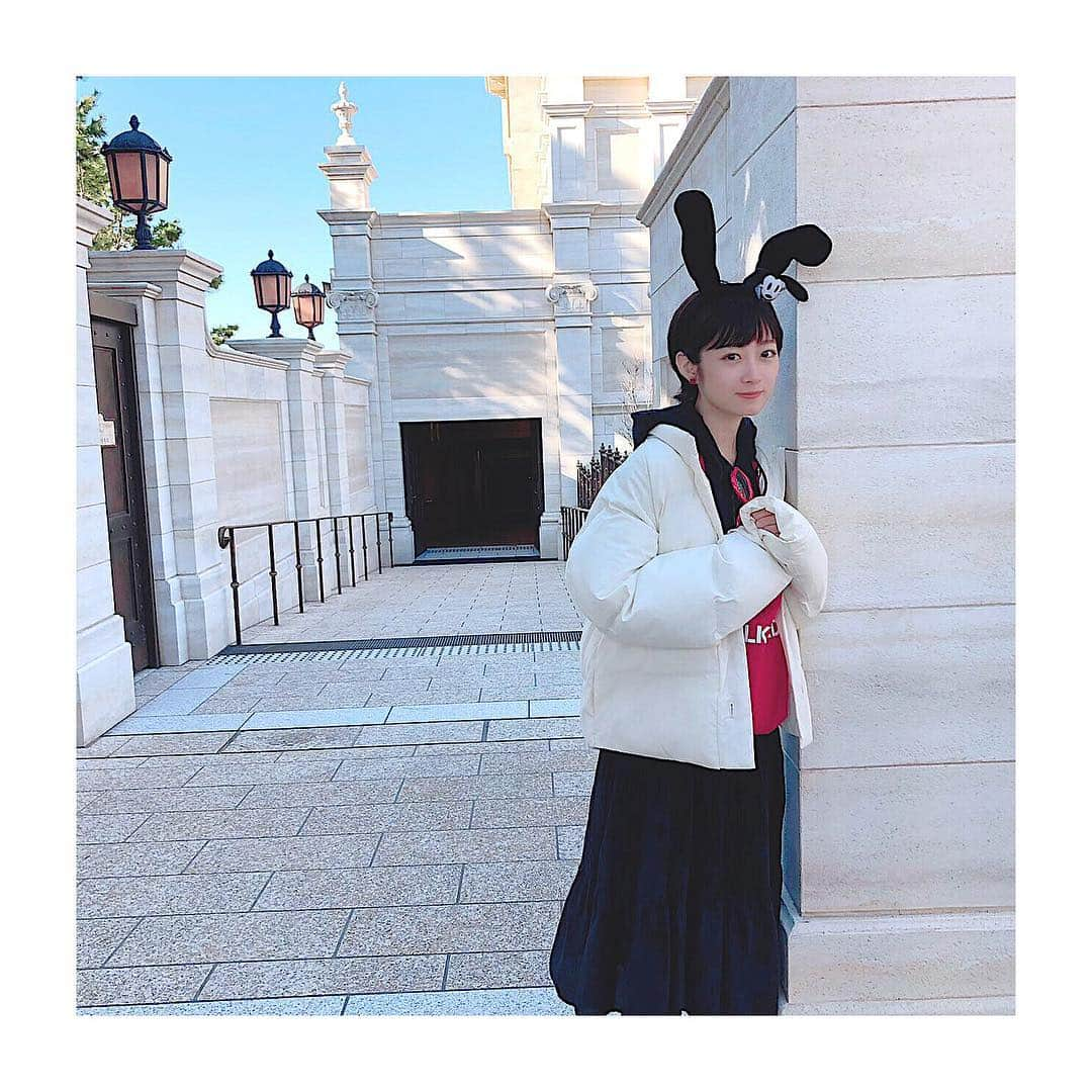 河内美里さんのインスタグラム写真 - (河内美里Instagram)「∗*ﾟ 河内美里、Instagram始めました🦋 . 時代の波に乗り遅れ過ぎてます。 使い方が全然分かりません。 . とりあえず、乗り遅れた分 追いつけるように頑張ります。 宜しくお願いします🤲 . . . . #初投稿 #時代遅れ #誰か色々教えて . . #河内美里 #ショートヘア #ディズニーシー #ソアリン」4月14日 14時45分 - misato_kawauchi