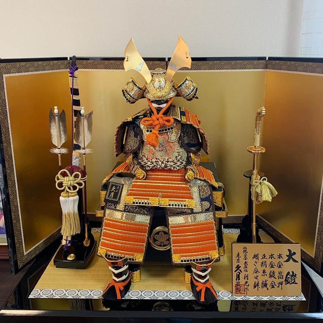 百千糸さんのインスタグラム写真 - (百千糸Instagram)「息子の鎧兜だしました^_^  今年は手の届かないタンスの上に。」4月14日 14時48分 - junko_ichida
