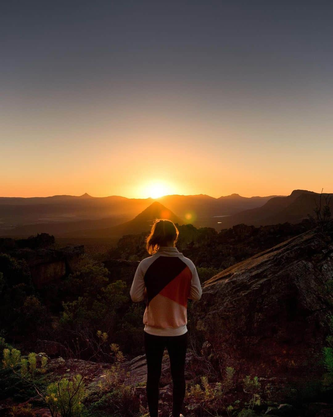 モニカ・レッツィーのインスタグラム：「I enjoyed this sunset last year in South Africa. It was the end of a full climbing day and there could not have been any better ending of the day, even I did not send the last problem! Now, sitting at home, I try to remember these great moments and try to be happy about the sunsets in front of my home - they are not that worse 😉  Thanks for nomination @alixundluis - I nominate @jorgverhoeven, @haraldfichtinger and @dominik.lei to join the #marmotmountainclub and share their outdoor moment to remember these days. 📸 @janekaltmaier  #rememberoutdoors #marmotmountainclub #marmot_mountain_europe #noplacetoofar #sunset @marmot_mountain_europe @scarpa_de」