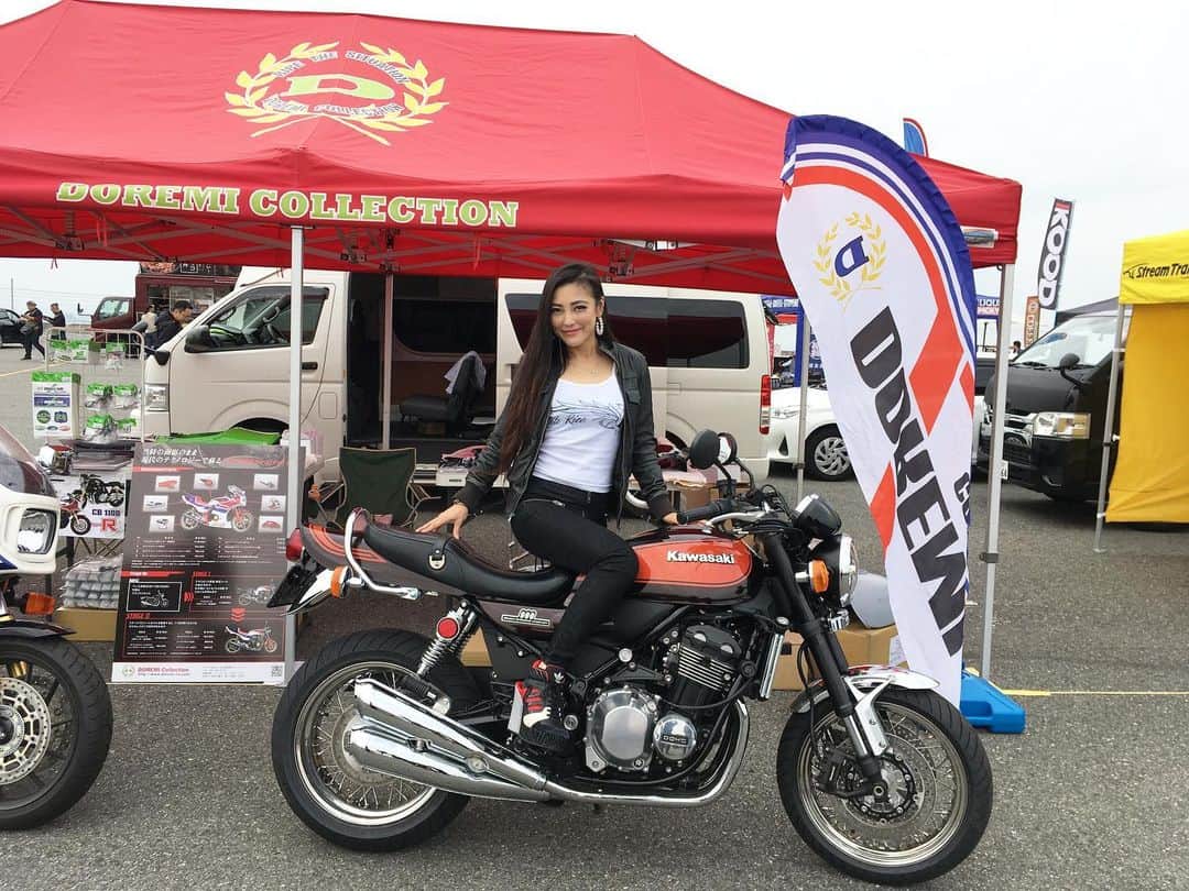福山理子さんのインスタグラム写真 - (福山理子Instagram)「楽しかったWOLD MOTO いつも、ノリの良いドレミコレクション 武社長に感謝❤️ #WOLDMOTO #ワールドモト2019 #ドレミコレクション #doremicollection  #女王様 #KAWASAKI #motorcyclegirl  #MOTOremode #チャップス」4月15日 0時21分 - rikofukuyama