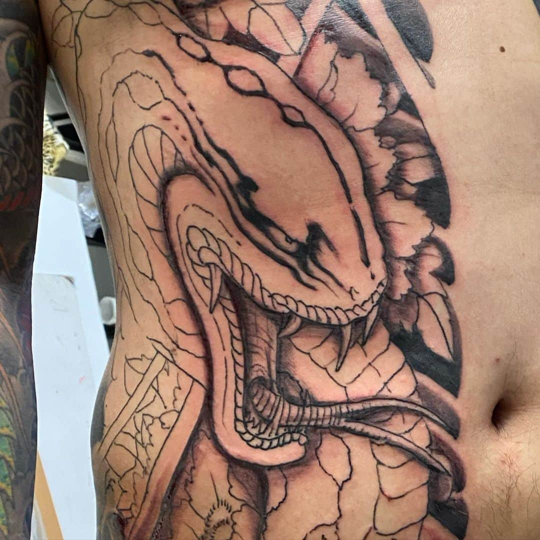 中野義仁さんのインスタグラム写真 - (中野義仁Instagram)「in progres . freehand work🙇‍♂️🙏‼️ #H2ocean #H2oceanproteam #officialh2ocean #tattooinstagram  #traditional #freehand #snake ＃fioenix #hebi #botan  #japan #art #artist #artistmafia #friend #tattoos #tattooing #tattoo #tattoomag  #inK #inkdmag #tattoomagazine #tattoos_of_instagram #memarky  #tattoolifemagazine #tattooenelgy #tattooinstagram #tattoomania #artistmafia #tattoocultur #tattoocomunity #tattooculturmagazine #tattooare  @jessyentattoo @dennis_camsupply @yokohama_tattoo_museum @souryou @kiwamijewelry @horiyoshi3shop @taiwantattooconvention」4月15日 0時40分 - horiyoshi_3