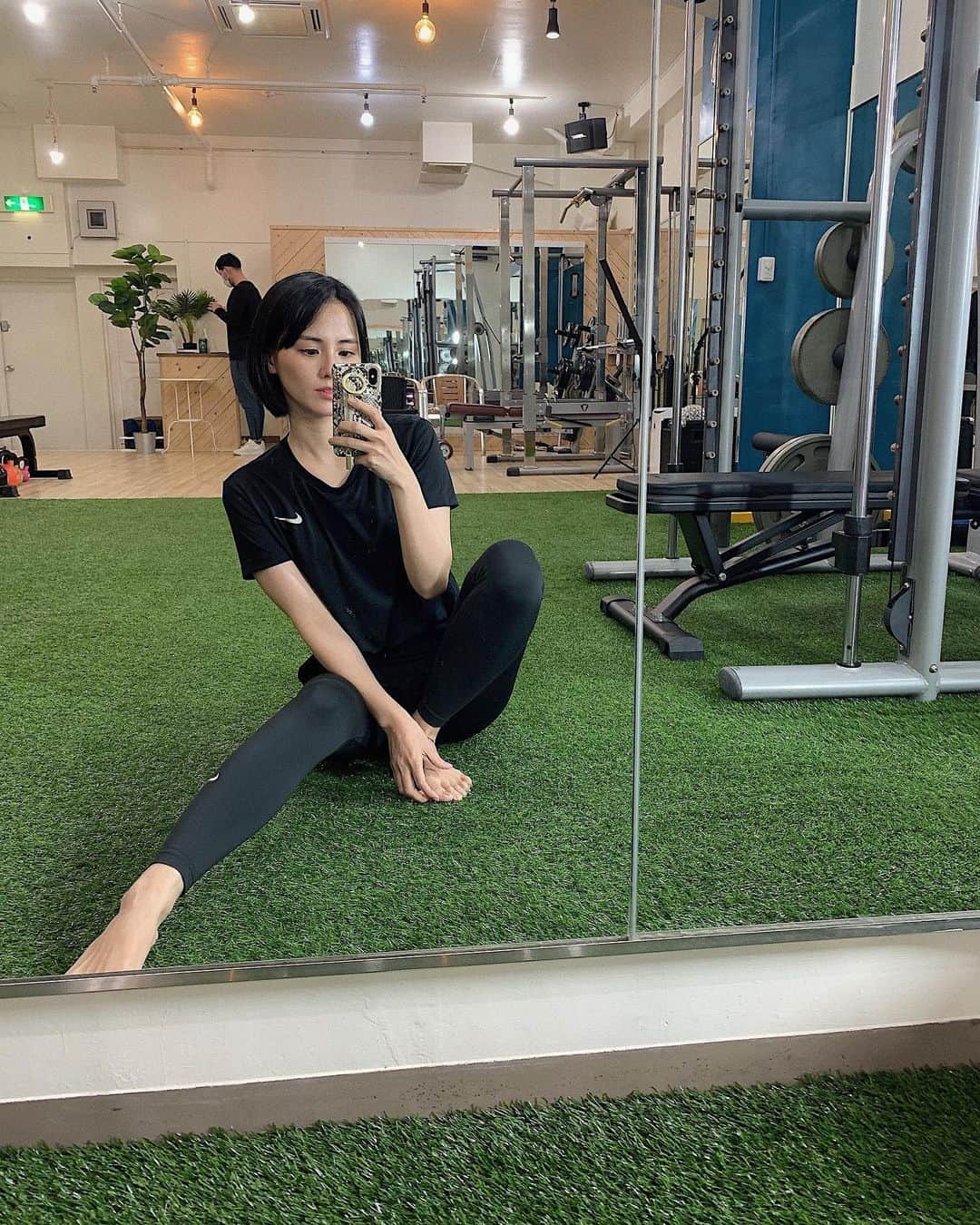 大畑ありさのインスタグラム：「少し前に行ったナイアジムの 方が本当に親切でした🥺🙏🏻✨ . お家にいると、ずっと何か食べてるし ほんとに動かないから 落ち着いたら、ちゃんと通いたい❗️ . お家でできる トレーニング法も教えてもらったので また今度アップするね☺️ . #パーソナルトレーニング #プライベートジム #中目黒」