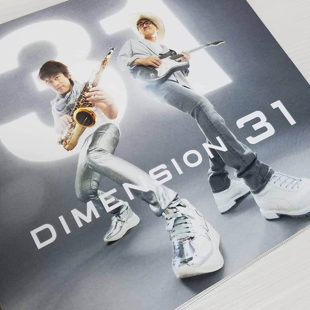 勝田一樹のインスタグラム：「アルバムに先がけて、  4/15（水）より先行配信開始いたしました。  主要ダウンロードサイトURLをお知らせいたします ■ iTunes ■ mora ■ レコチョク ■ BEING GIZA STUDIO」