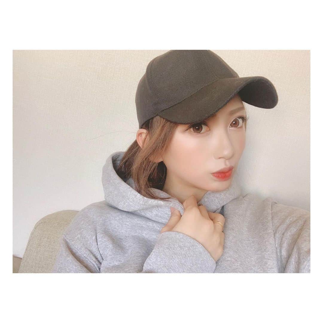Nacoのインスタグラム：「皆様いかがお過ごしでしょうか。。 こんな時期だけど、こんな時期だからこそ見えてくるもの感じるものが多いね。 . 私は相変わらずなんとか元気にやってます。 外出自粛生活でストレスが溜まるので息抜きに早朝人っ子一人いない所をランニングしたりサイクリングしたりして気分転換&免疫UPしております😌 . そーいや新しくサブアカウントつくりました笑 まったく別物の投稿してるのでよろしければ…❤ @naco0315_life . #stayhome #mylife #selfie #instaselfie #makeup #beauty #japanese #dayoff #howru #instagood #Nacostagram #likeforlikes #followme #셀피 #셀카 #셀스타그램 #얼스타그램 #모델 #나코스타그램 #집 #自粛 #おうち時間 #毎日すっぴん #久々にメイクした #メイク #みんな元気ですか #みんなに会いたい #今はまだ我慢」