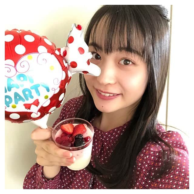 日下怜奈さんのインスタグラム写真 - (日下怜奈Instagram)「本日25歳を迎えました🎂﻿ ﻿ ﻿ 家族・先輩・同期・友人に﻿ 本当に恵まれているなぁと実感しています。﻿ ﻿ ﻿ 私に関わって下さる皆様、﻿ いつもありがとうございます！﻿ ﻿ ﻿ そして25歳の私も宜しくお願い致します🌈﻿ ﻿ ﻿」4月14日 17時20分 - reina_kusaka