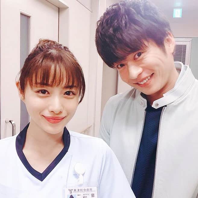 石原さとみ　ファンアカウントのインスタグラム：「. 大好きなふたり☺︎☺︎☺︎ 5時9時見返したくなっちゃう💗 . . #石原さとみ #アンサングシンデレラ」