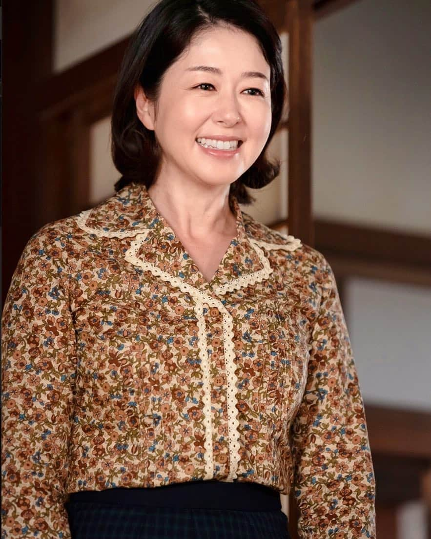 堀内敬子さんのインスタグラム写真 - (堀内敬子Instagram)「NHK連続テレビ小説 エール NHK総合午前8時〜8時15分  第３週 いばらの道  菊池昌子！  そろそろ登場かな？  笑いあり、涙あり、音楽あり、優しさあり。  皆さまの心が、少しでも癒されますように。。 #NHK #連続ドラマテレビ小説 #エール #川俣銀行 #めっちゃ笑顔」4月14日 17時25分 - horiuchi_keiko