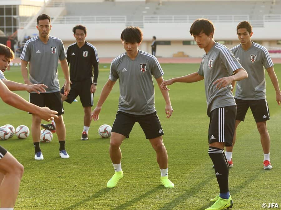 日本サッカー協会さんのインスタグラム写真 - (日本サッカー協会Instagram)「今日は#フレンドリーデー 🧑‍🤝‍🧑✨ ・ #室屋成 選手と #南野拓実 選手は幼稚園からの幼なじみ😄そんな2人の写真を集めてみました！ ・ ちなみに1枚目は、2016年7月23日に広報スタッフが撮影したリオデジャネイロオリンピック直前合宿での写真📸😉 ・ こんな時だからこそ、友人へ日々の感謝を伝えてみませんか？😊 ・ #jfa #daihyo #SportsAssistYou #StayHome ・ @sei_muroya @takumi18minamino_official」4月14日 17時59分 - japanfootballassociation