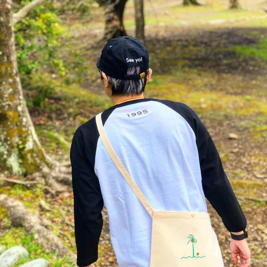 山田愛さんのインスタグラム写真 - (山田愛Instagram)「👋cap ・ Capは @r__12.y__9  のリクエストでつくりました😍🧢 ・ #mono #raglanshirt #art #design #apparel #black #white #1995 #basketball #friends #outfit #nike #palmtrees #bag #hawaii #goodday #cap #camera #basketball #blackandwhite #seeya #photography #サコッシュ #キャップ #ロンT #ラグラン #アパレル #モノクロ #ヤシの木 #カメラ」4月14日 17時59分 - aiyamada_