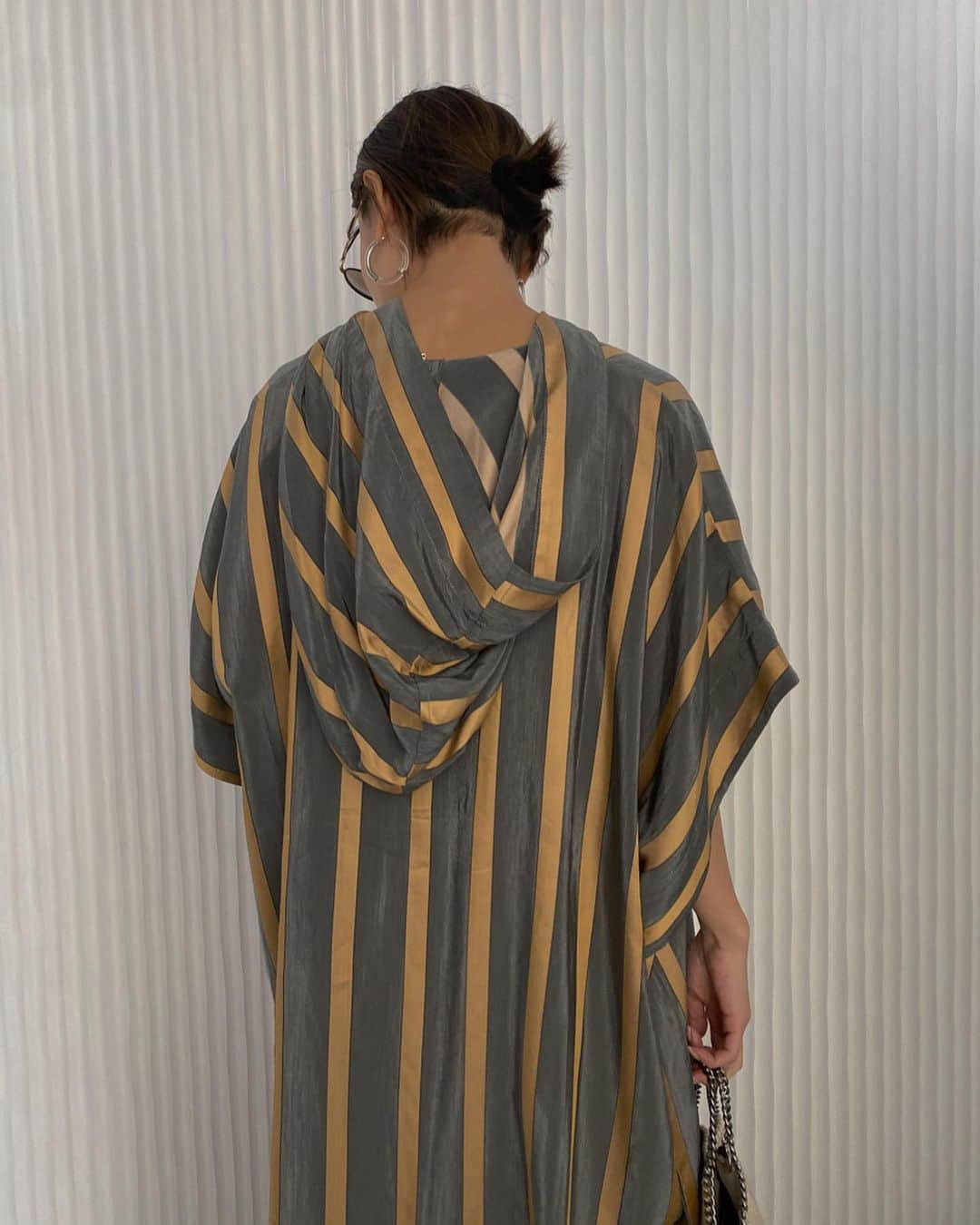 黒石奈央子さんのインスタグラム写真 - (黒石奈央子Instagram)「あめりふく。 . . STRIPE CAFTAN DRESS ¥16500+tax 4/17 MEDI EMBROYDERY TULLE PT ¥17500+tax 4/14 . . ストライプのポンチョドレス。 リラックススタイルでらくちんなやつ！  @ameri_shinjuku @amerivintage @ameri_daikanyama @ameri.shinsaibashi #ameri#amerivintage #fashion #vintagefashion #coordinate#ootd#outfit#osanposnap #705_outfit #大人ファッション #大人コーディネート #大人スタイル #modestyle #modefashion#modecasual」4月14日 18時36分 - blackstone705