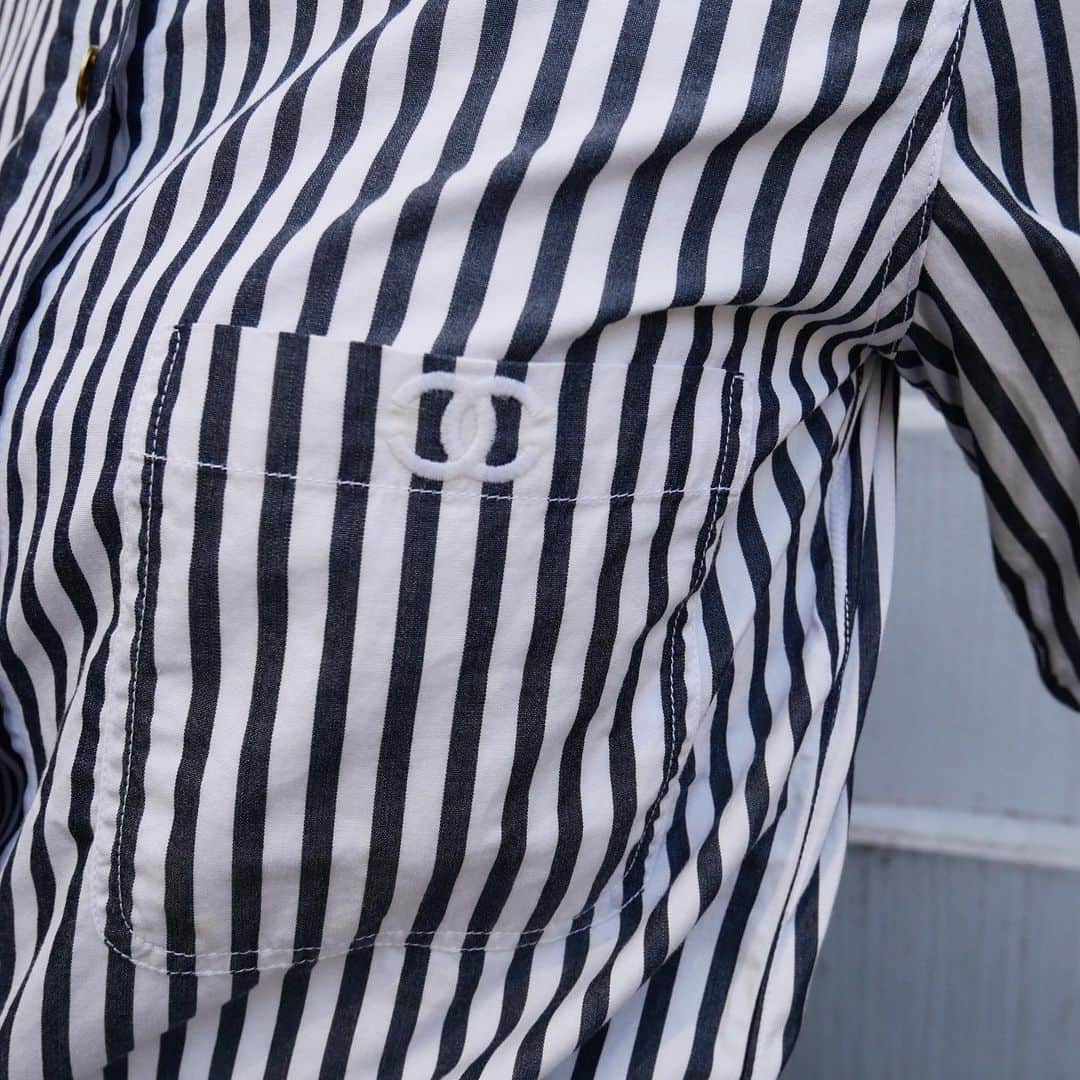 Vintage Brand Boutique AMOREさんのインスタグラム写真 - (Vintage Brand Boutique AMOREInstagram)「Vintage Chanel striped cotton shirt. No size description  This item is only available at the store but we accept the order through DM. Please send us a DM if you are interested in the item! ▶︎Free Shipping Worldwide✈️ ≫≫≫ DM for more information 📩 info@amorevintagetokyo.com #AMOREvintage #AMORETOKYO #tokyo #Omotesando #Aoyama #harajuku #vintage #vintageshop #ヴィンテージ #ヴィンテージショップ #アモーレ #アモーレトーキョー #表参道 #青山 #原宿#東京 #chanel #chanelvintage #vintagechanel #ヴィンテージ #シャネル #ヴィンテージシャネル #シャネルヴィンテージ #amorewardrobe #アモーレワードローブ」4月14日 18時36分 - amore_tokyo