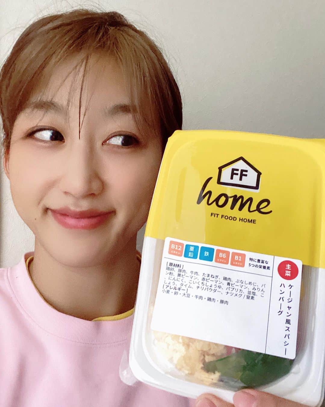 杉山しずかのインスタグラム：「なかなか外出できなくて食材が無いって時も @fitfood_home のおかげで豪華になったこの日の夕飯は美味しくて 家族が笑顔で嬉しかった！  2枚目は 🟠鶏のから揚げピーナッツ味噌バターソース  無添加で栄養価も高くて、見た目だけじゃなく口に入れたら本当にシェフの手作りの味ってわかります！ やはり緊急事態宣言がでたりしたあとは、より人気のようです🥘✨ 家にあると安心感。  他写真は 🟠ケイジャン風スパイシーハンバーグ (👆こんな味付けお店でしか食べたことなくて、取り合いでした！) 🟠やわらかポークの赤ワイン煮 (👆お肉ホロホロで、感動！) 普段からタンパク質高め🏋️‍♀️の食事を心がけていますが、どうしてもメニューがワンパターンになりがちです。 こんな素敵な味付けや栄養バランスで、 身体づくりできることが嬉しくて、これからも続けていきたいと思います！  もし試してみたい方がいたら お試しセットぜひやってみてください！ 10%OFFになるので 🐥紹介コード: sugiyama0211  を入れてみてください！  #mma #RIZIN #fitness #フィットネス女子 #筋肉女子 #youtube #筋肉 #ダイエット #プロテイン #時短料理 #fitfoodhome #tavenal #常備食 #健康ごはん #夕飯のおかず」