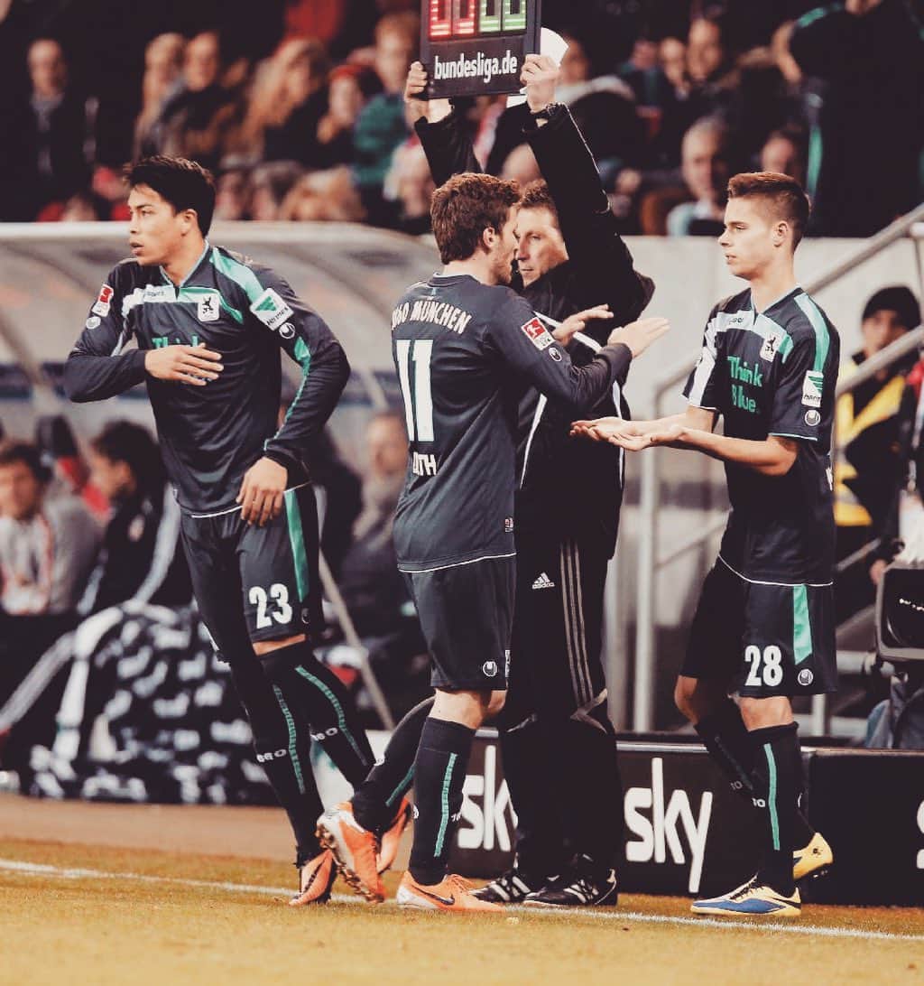 ユリアン・ヴァイグルのインスタグラム：「Throwback to my professional debut for @tsv1860 🦁 in February 2014! Memorable moment for me!」