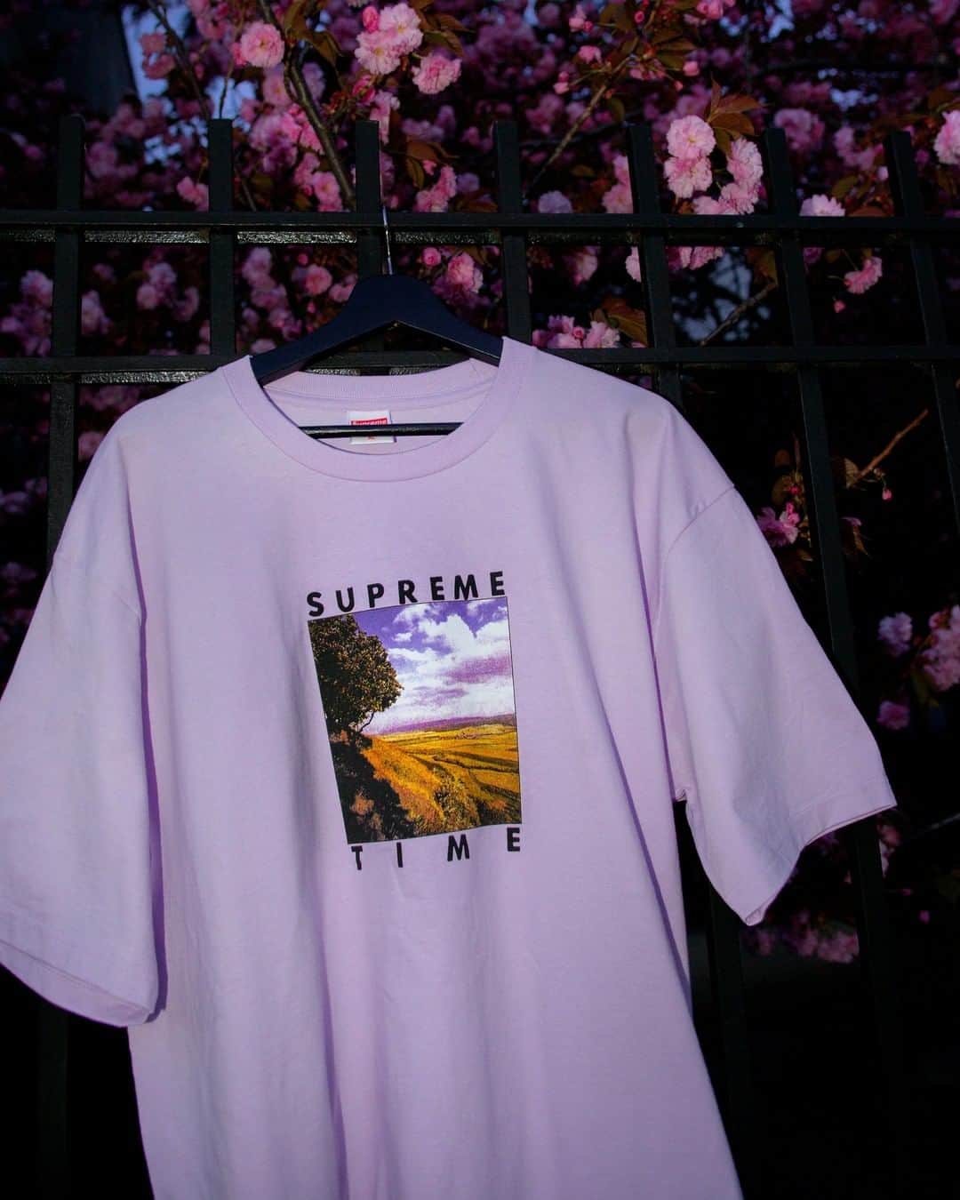 シュプリームさんのインスタグラム写真 - (シュプリームInstagram)「Supreme Spring Tees. 04/16/2020⁣ ⁣ For Spring, Supreme will release seven new graphic t-shirts. ⁣ ⁣ Available online only April 16th. ⁣ ⁣ Available in Japan stores and online April 18th. ⁣ ⁣ As our stores in the US, UK and France are temporarily closed to prevent the spread of COVID-19, shipping fees will be waived on all orders over $150. ⁣」4月14日 19時30分 - supremenewyork