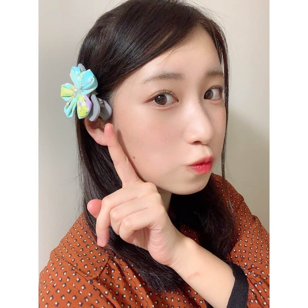 加藤一華さんのインスタグラム写真 - (加藤一華Instagram)「. 視聴者さんからいただいた お花の手作りヘアアクセ🌼🌸 . 花飾りコレクション増えてきて、 毎日何つけるか迷っちゃう！☺️💐 . #flower #hairaccessories #ヘアアクセ #花 #me #girl」4月14日 19時38分 - ichika_kato