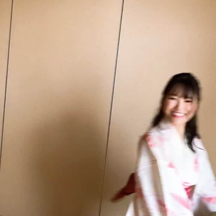 のインスタグラム：「皆んな元気ー？？ 色々あるけど笑顔でいてね🥺🥺 . 2ndDVD「ダンスwithみゆパイ」 オフショットの若女将だよー❤️❤️」