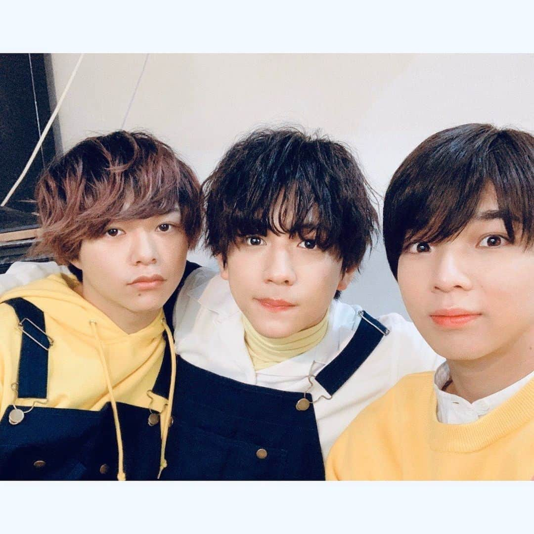 塩﨑太智さんのインスタグラム写真 - (塩﨑太智Instagram)「れお。こーき。だいち。 という3人です✌️✌️ #MILK #スパドラ #塩﨑太智 #志村玲於 #田中洸希  #StayHomeEbidan #おうちで推し事 #sos_ebidan」4月14日 19時47分 - shiozakidaichi0911_milk