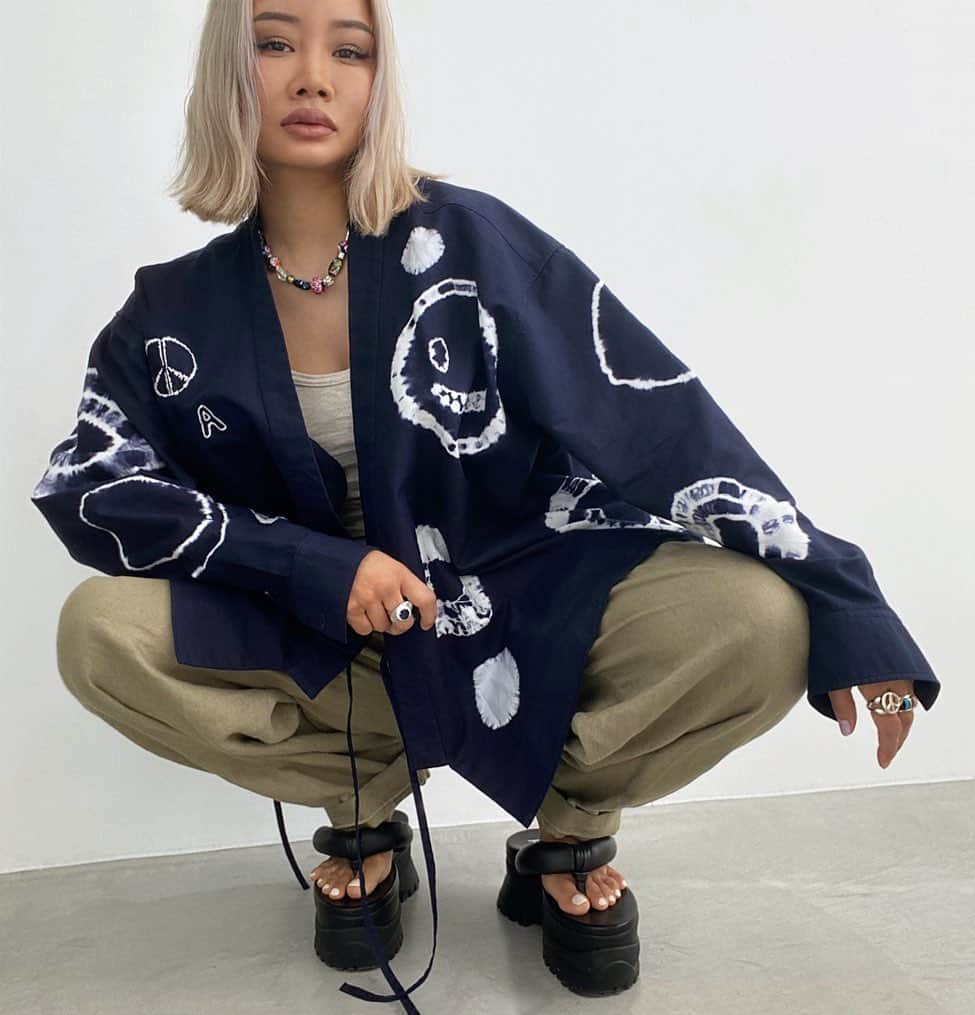 YOONさんのインスタグラム写真 - (YOONInstagram)「✌🏽SHIBORI VIBEZ✌🏽 . . We are bringing new @ambush_official #ARTISANAL pieces to our WEBSHOP tmr for a limited time only ☮️☯️💟」4月14日 19時41分 - yoon_ambush