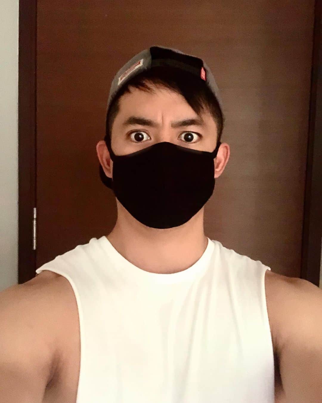 ヒューバートのインスタグラム：「Closest I’ll ever be to becoming a shinobi. ☠️」