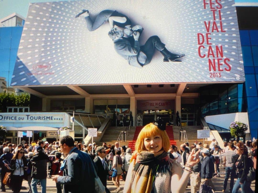野本かりあのインスタグラム：「ふと、人生の中で最も素晴らしい時間だった写真を見てみようと。 やっぱりカンヌ国際映画祭の時のだった。 今は海外、いや他県にも行けない状況。 思い出の中で反芻して、楽しかった素敵な時間を改めて噛み締める作業。 #cannes2013」