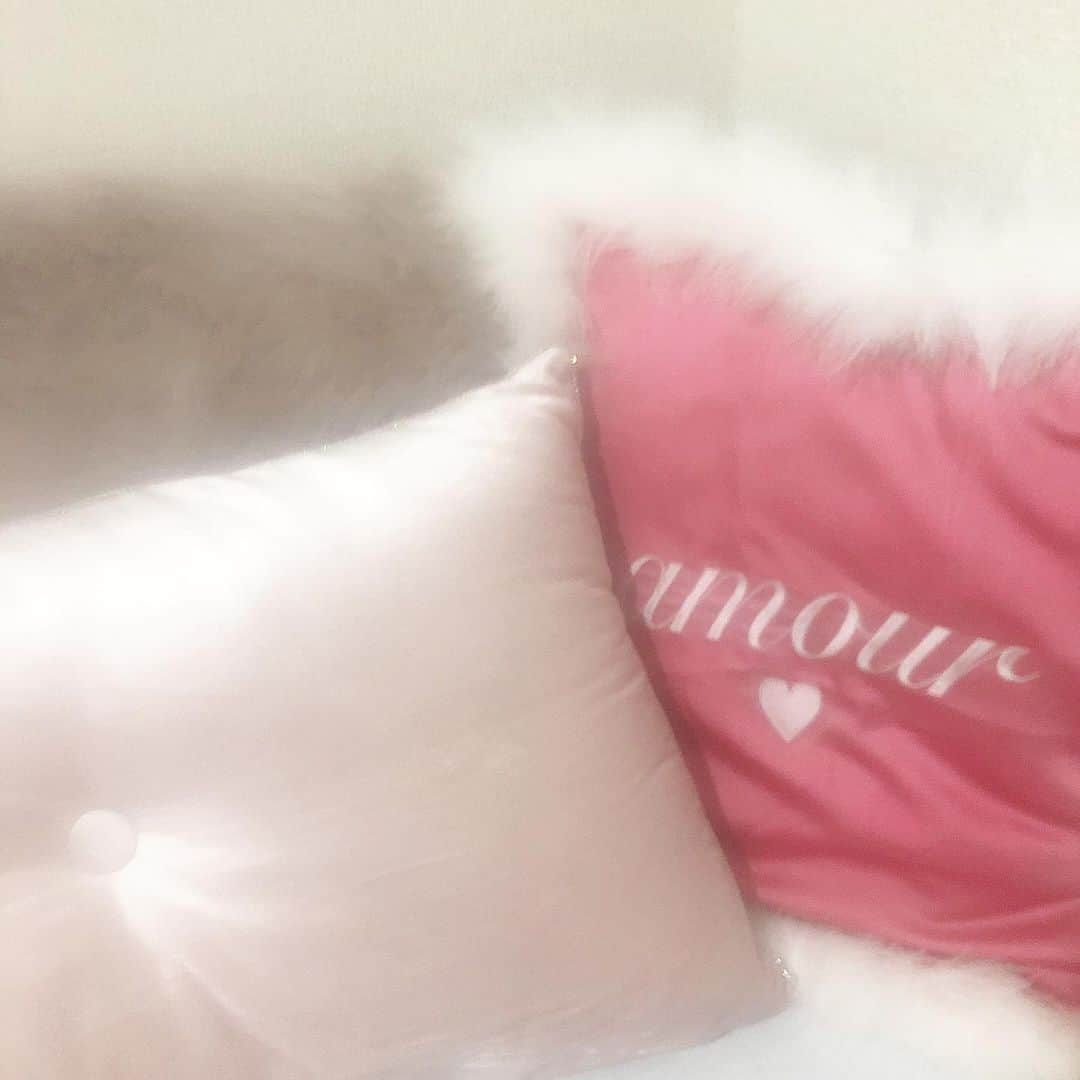 胡桃兎愛のインスタグラム：「インスタライブありがとうございました❤︎ 質問なかなか読めなかったけど沢山の方とお話ができるのはやっぱり楽しい！！！ アーカイブ残せなくてごめんね、、けど胡桃流ヘアメイク講座また第2弾もできるように沢山勉強しておくのでまたお話ししようね❤︎」