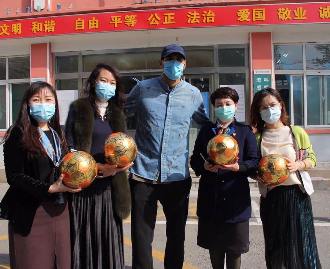 マルアン・フェライニのインスタグラム：「The time has come for me to thank from the bottom of my heart, the medical staff of the hospital, their nursing staff as well as my Club and its medical staff for taking such good care of me with so much kindness and for ensuring my comfort whilst there. The hardest part is behind me! Let's keep fighting, it's important!❤️❤️❤️ @lunengtaishan」