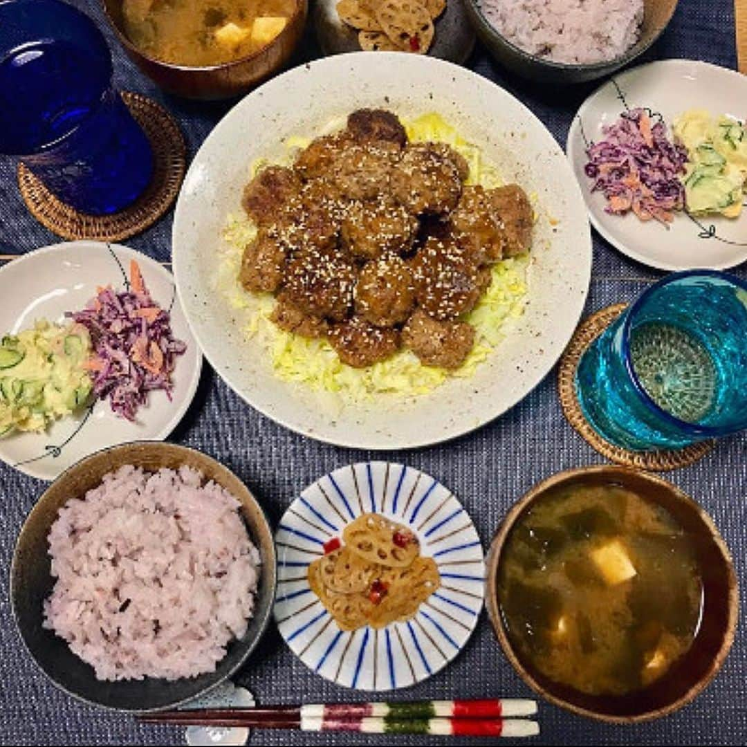 PINKYさんのインスタグラム写真 - (PINKYInstagram)「#Pskitchen 🍽❤️ .  最近のと、娘が生まれる前(swipe4枚目) .  少し前にInstagramのストーリーズで dmなどでいただく質問に少しずつお返事投稿をしますねと書いたのですが、毎日とっても多くのメッセージを いただくので、全部読みきれず、しかもどんどん消えていってしまうので なかなかお返事の投稿が出来なくて ごめんなさい😭🙏 .  でも、心のこもったメッセージを 送ってくださる皆様、 本当にありがとうございます🙏❤️✨💌 .  美容、ダイエット、料理、 夫婦や家族の愛について、 ポジティブになる方法や、 幸運の引き寄せについて、 などなど… 本当にゆっくりになるかと思いますが、 お返事の投稿をしていきます！🤗💌❤️ .  今日はいつもご質問をいただく #Pskitchen についてブログで書きました📝❤️ .  娘が生まれる前は副菜もいっぱい作っていましたが、娘が生まれてからは 料理にかけられる時間は限られているので😅 日々の献立がもっとシンプルになりました👌🌟🍚 .  今も昔も、 愛しい人達と美味しいご飯を 食べられることに感謝🙏🍚❤️✨ ・・・ ・・・ #love #happy #family #mamalife #お家ご飯 #質問お返事 #stayhome #お家時間」4月14日 20時38分 - shanti_pinky_shanti