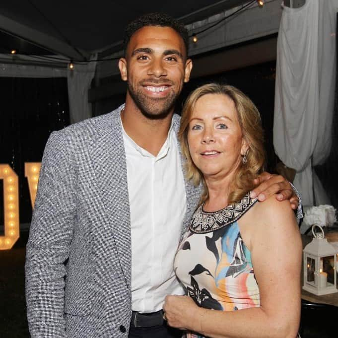 アントン・ファーディナンドさんのインスタグラム写真 - (アントン・ファーディナンドInstagram)「Happy heavenly birthday mum 💜💜」4月14日 20時45分 - anton_ferdinand5