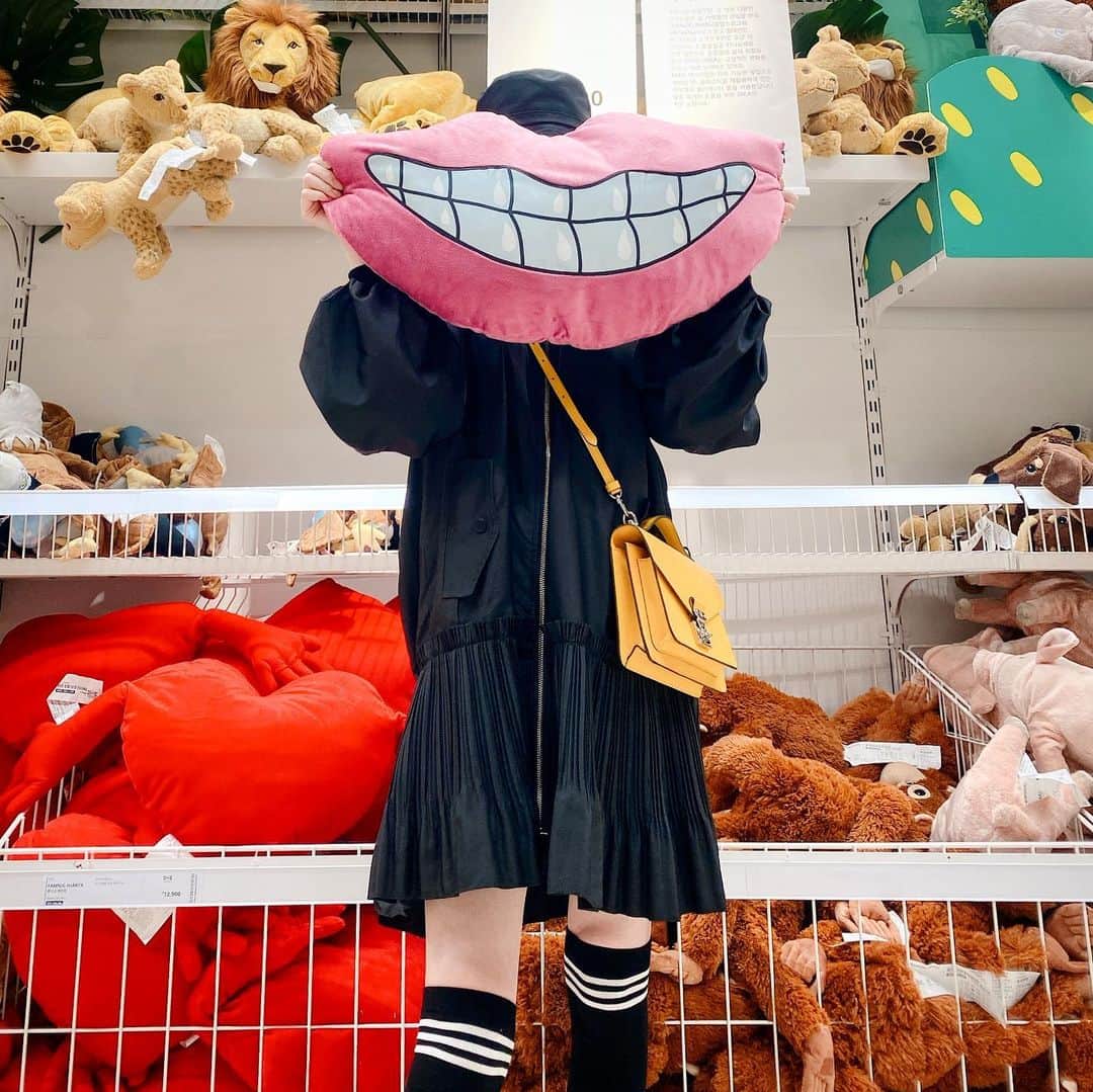リジ さんのインスタグラム写真 - (リジ Instagram)「쩡아언니의 선물  봄 원피스자켓입고🖤👄👄👄🖤 구매링크는 @aamarket_official 또는 @jjung_a_kim 타고 들어가시면 됩니당😊」4月14日 20時51分 - luvlyzzy