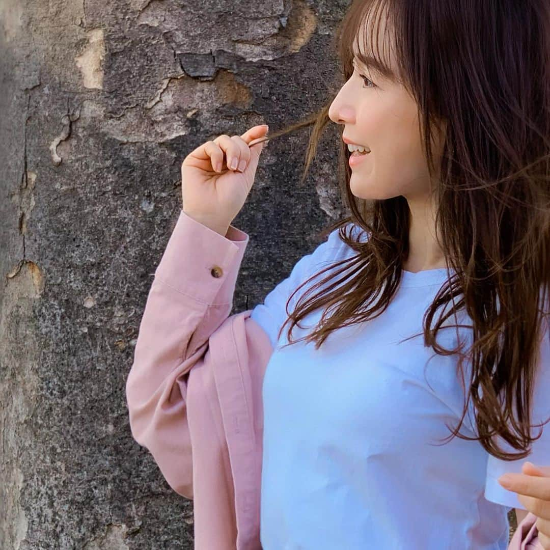 山川恵里佳さんのインスタグラム写真 - (山川恵里佳Instagram)「: : お散歩☀️お久しぶりの太陽と外の空気で 心も体も充電できました✨ : 今日はよく眠れそう😊 : : #お散歩 #お散歩コーデ  #ootd  #instapic  #instaphoto  #naturelovers  #充電まんたん #19時で既に眠い #半分寝て更新中😪 #いつもありがとうございます🙇‍♀️❤︎」4月14日 20時51分 - erika_3_official