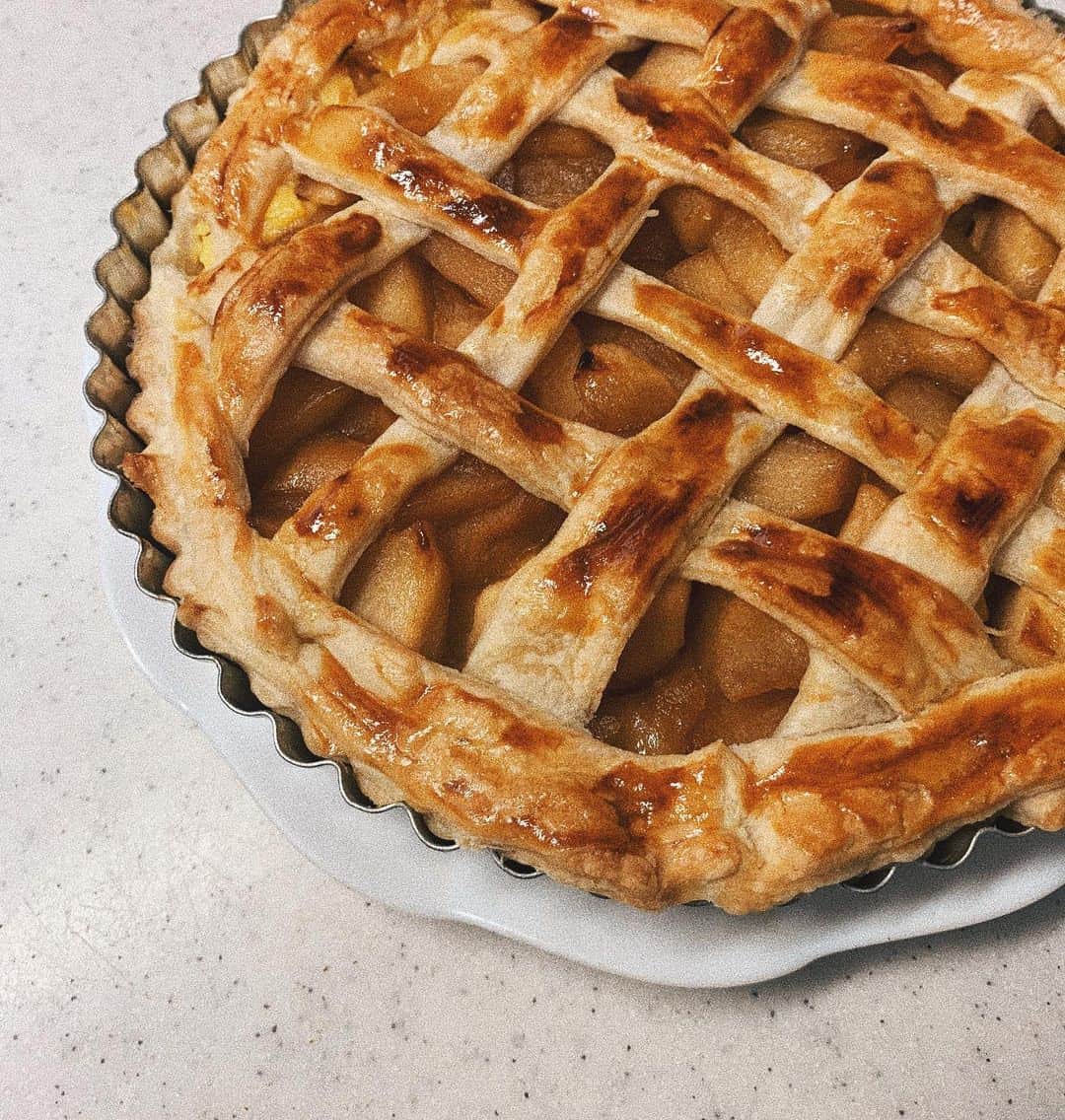のインスタグラム：「apple pie🥧🍎 #stayhome」