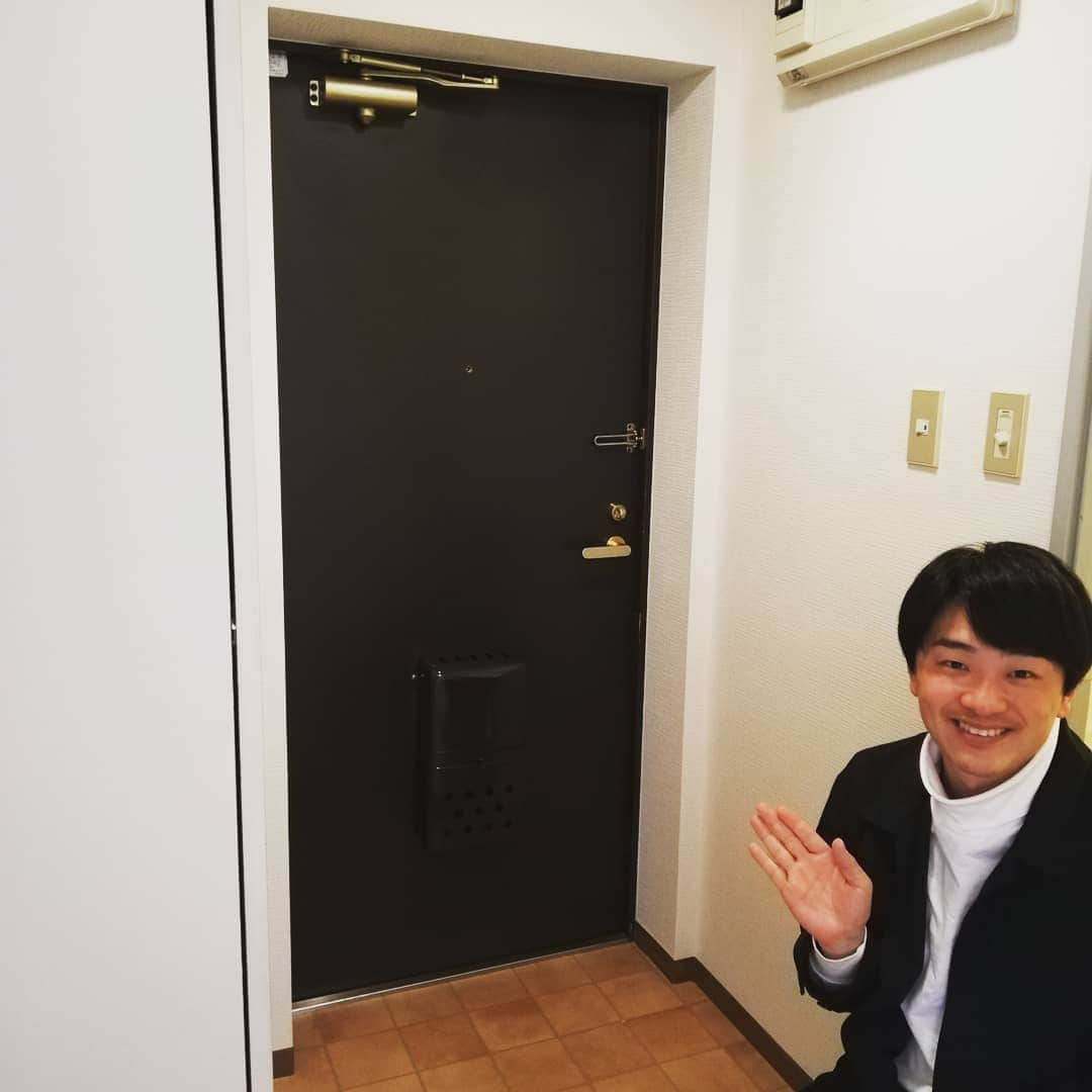 小川祐生さんのインスタグラム写真 - (小川祐生Instagram)「良き部屋  ファミリーマンションの玄関。 靴もたくさん入るしずっとスッキリとキレイに使えるよね！  #良き部屋 #ファミリーマンション #玄関 #スッキリどころか靴箱デカかったらそれに合わせて靴買いすぎるよ #引越し #新生活 #出世部屋 #楽しい部屋探し #宅地建物取引士 #宅建士芸人 #小川祐生 #誰でも気軽にご連絡を」4月14日 21時00分 - ogawa_awa