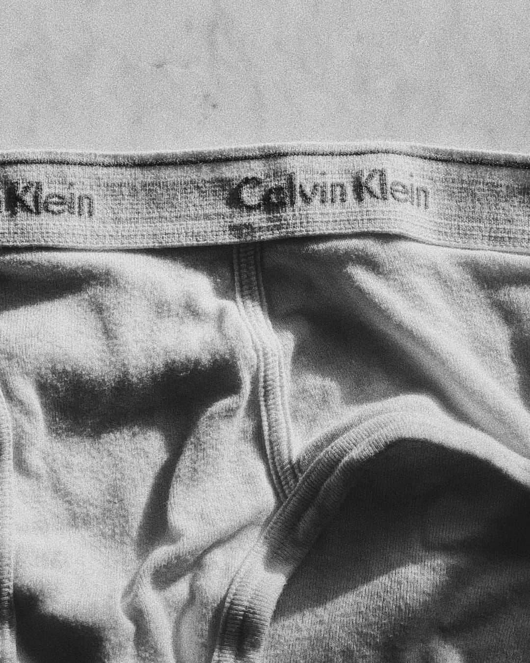 Calvin Kleinさんのインスタグラム写真 - (Calvin KleinInstagram)「At home in #MYCALVINS.」4月14日 21時00分 - calvinklein